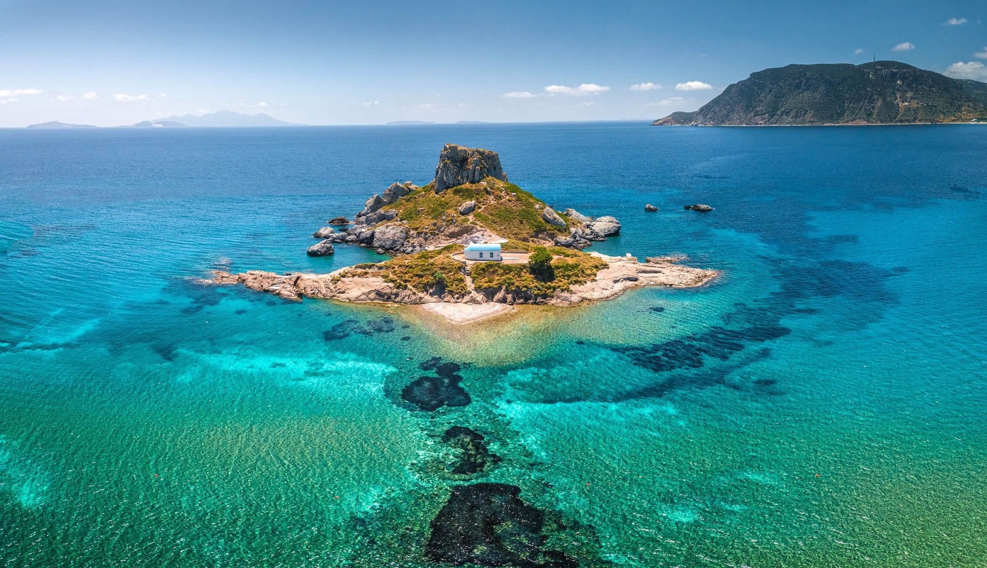 Widok na bezludną wysepkę Kastri u wybrzeży Kos.