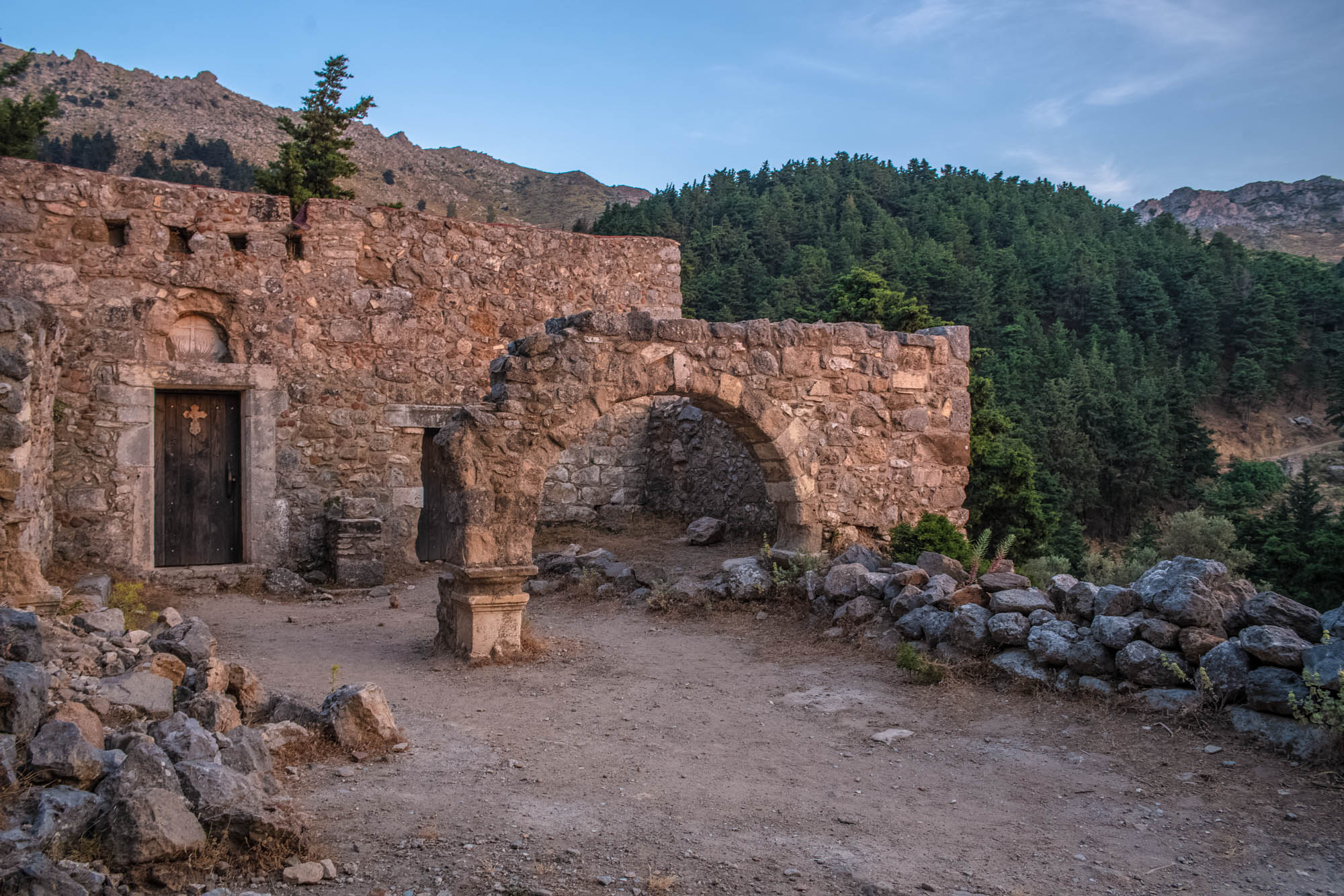 Ruiny w miejscowości Palio Pyli na wyspie Kos