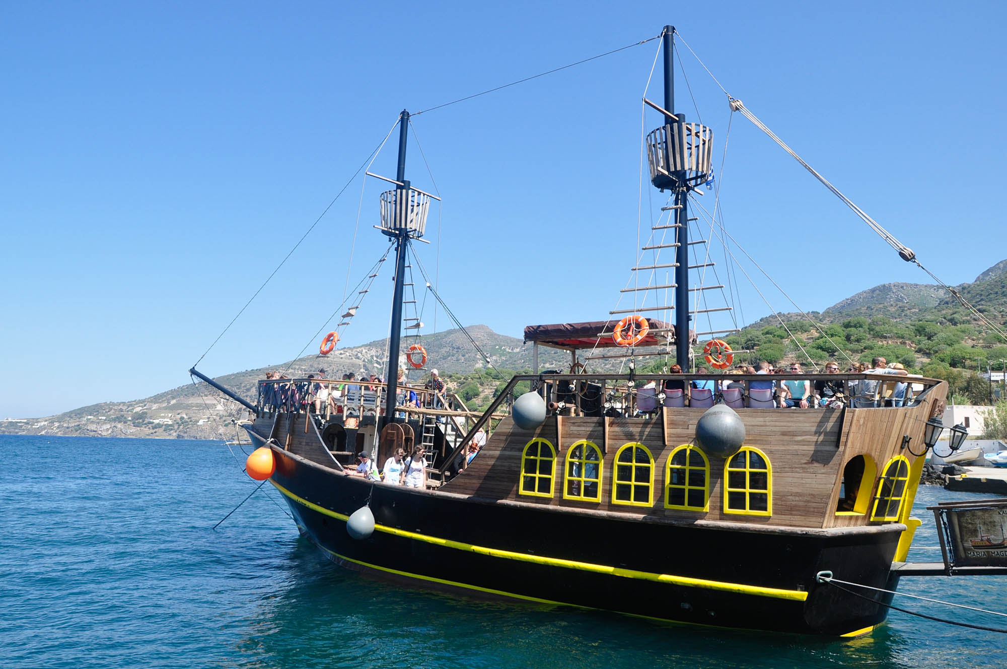 Statek Czarna Perła na Morzu Egejskim u wybrzeży wyspy Kos