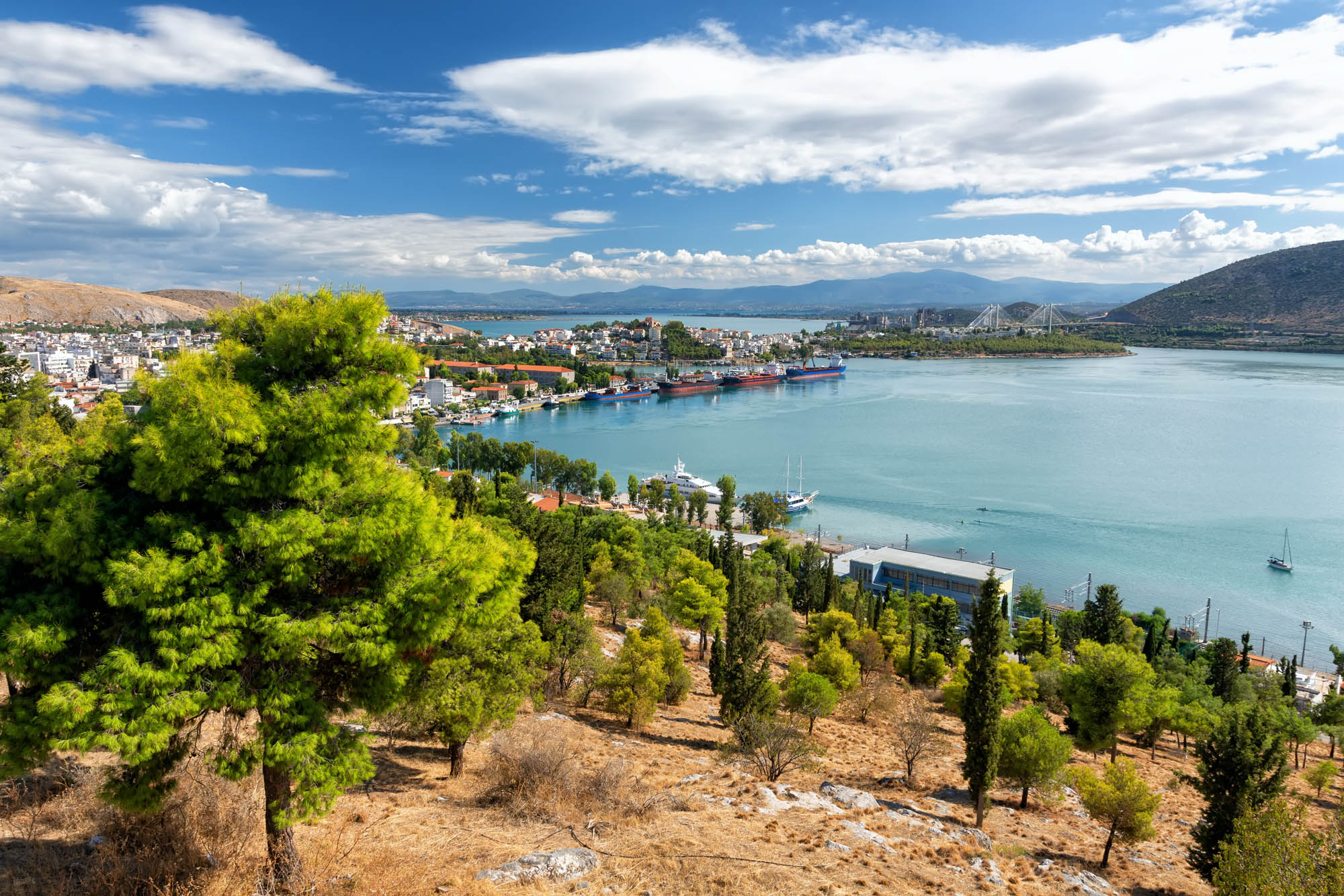 Widok na wysp Evia z góry, słońce, morze i niebo