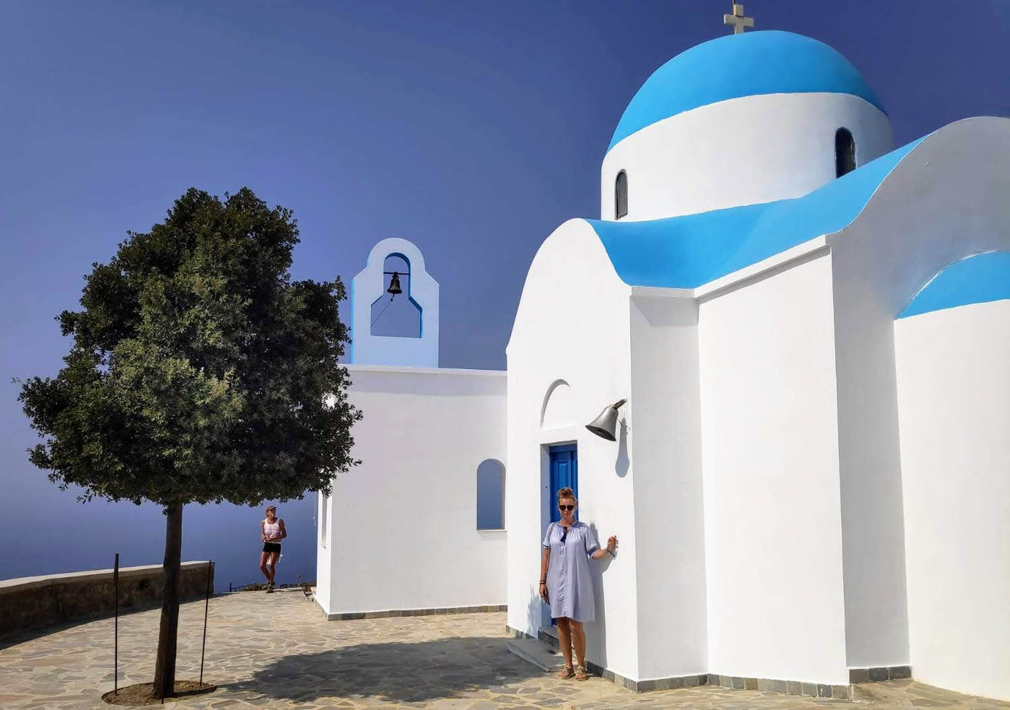 Biało niebieski kościół Proroka Eliasza na Nissyros