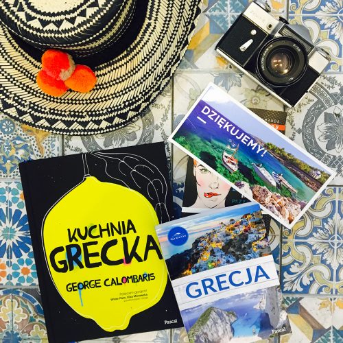 Grecka Kuchania, przewodnik kulinarny po Grecji, zdjęcie ksiązki, aparatu, kapelusza, wakacje w Grecji
