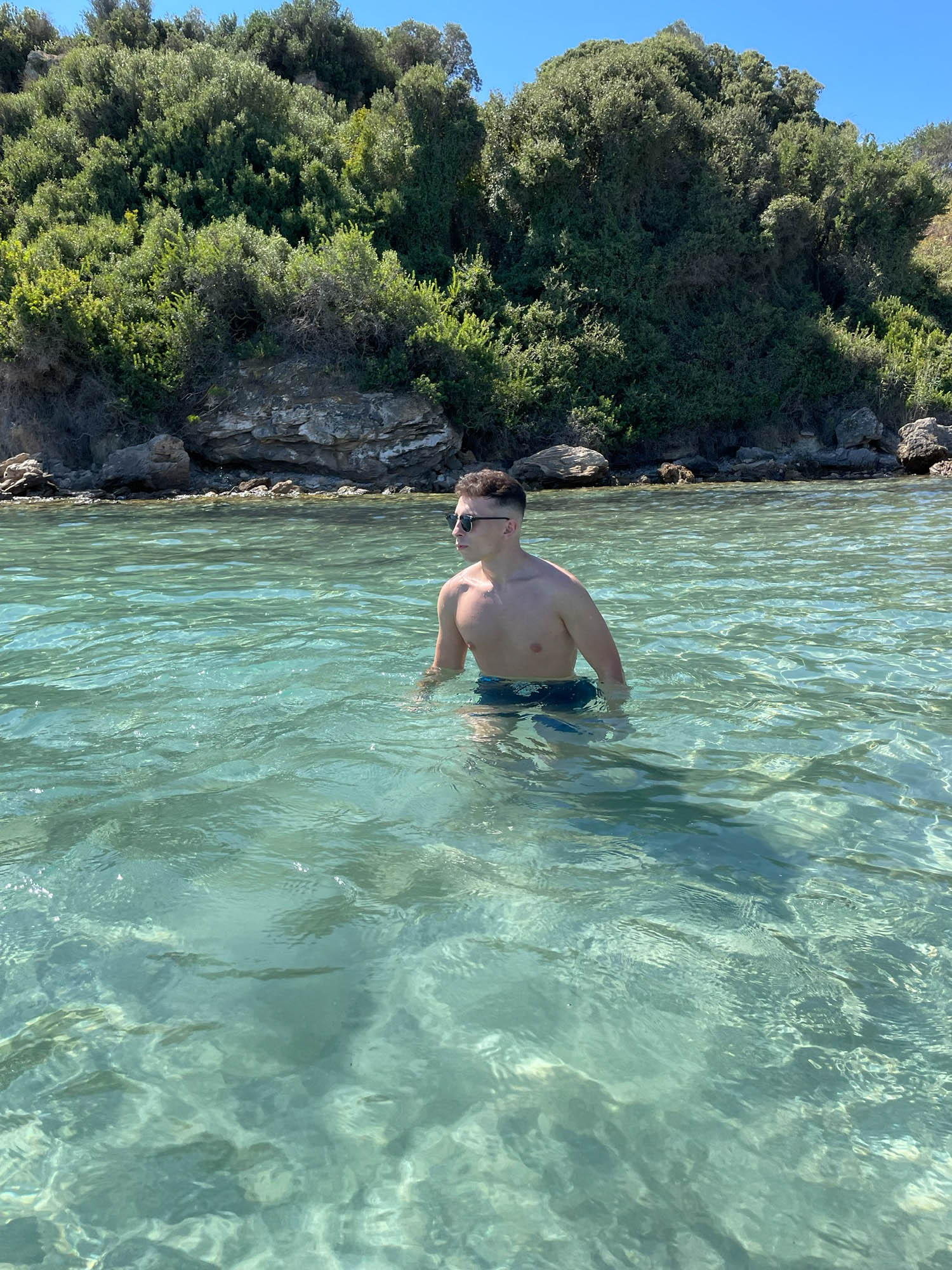 Bartek w morzu przy Zatoce Agios Nikolaos