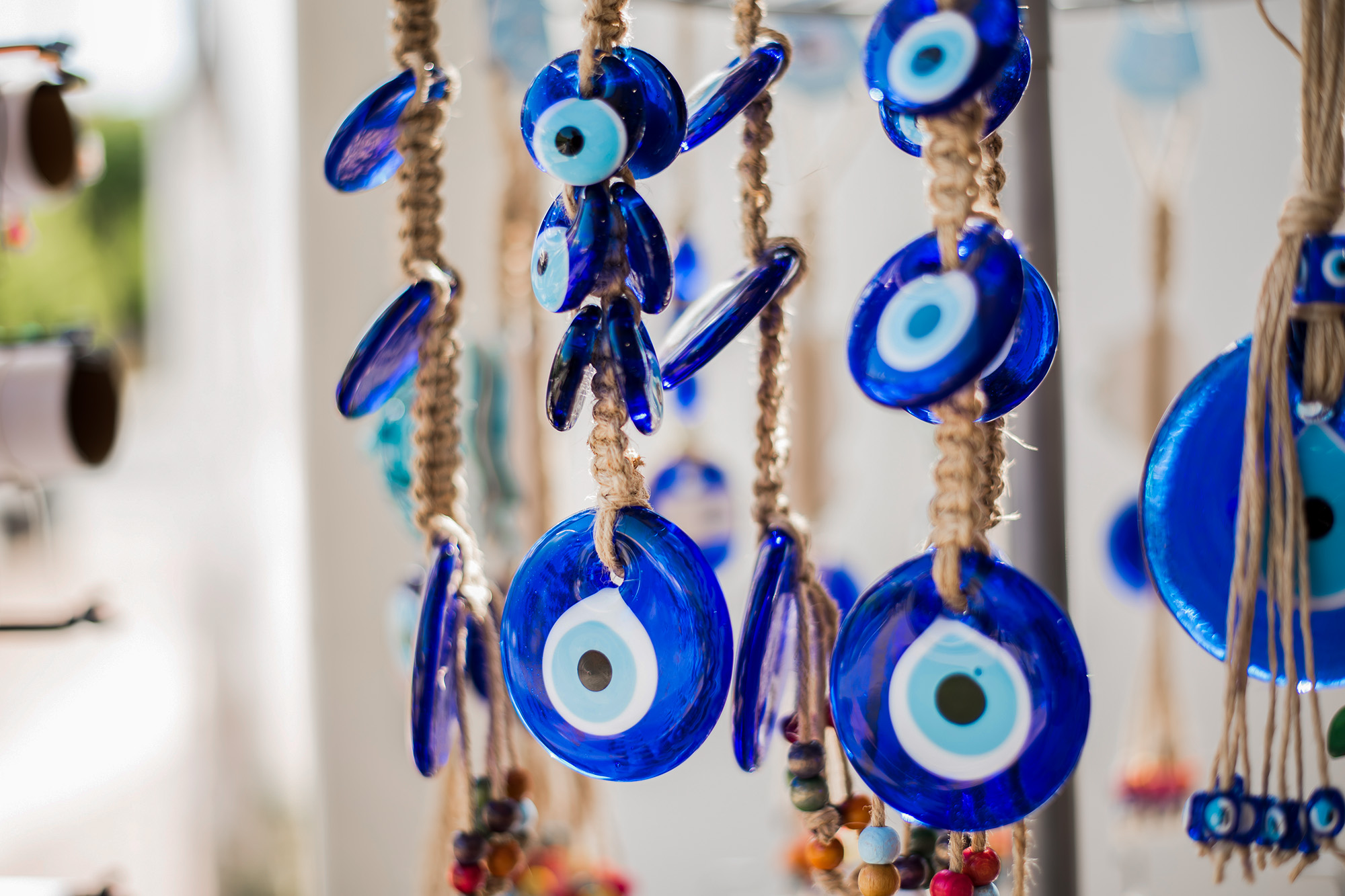 evil eye, typowe niebieskie oko, pamiątka z Grecji, popularny motyw, symbol znany z Grecji
