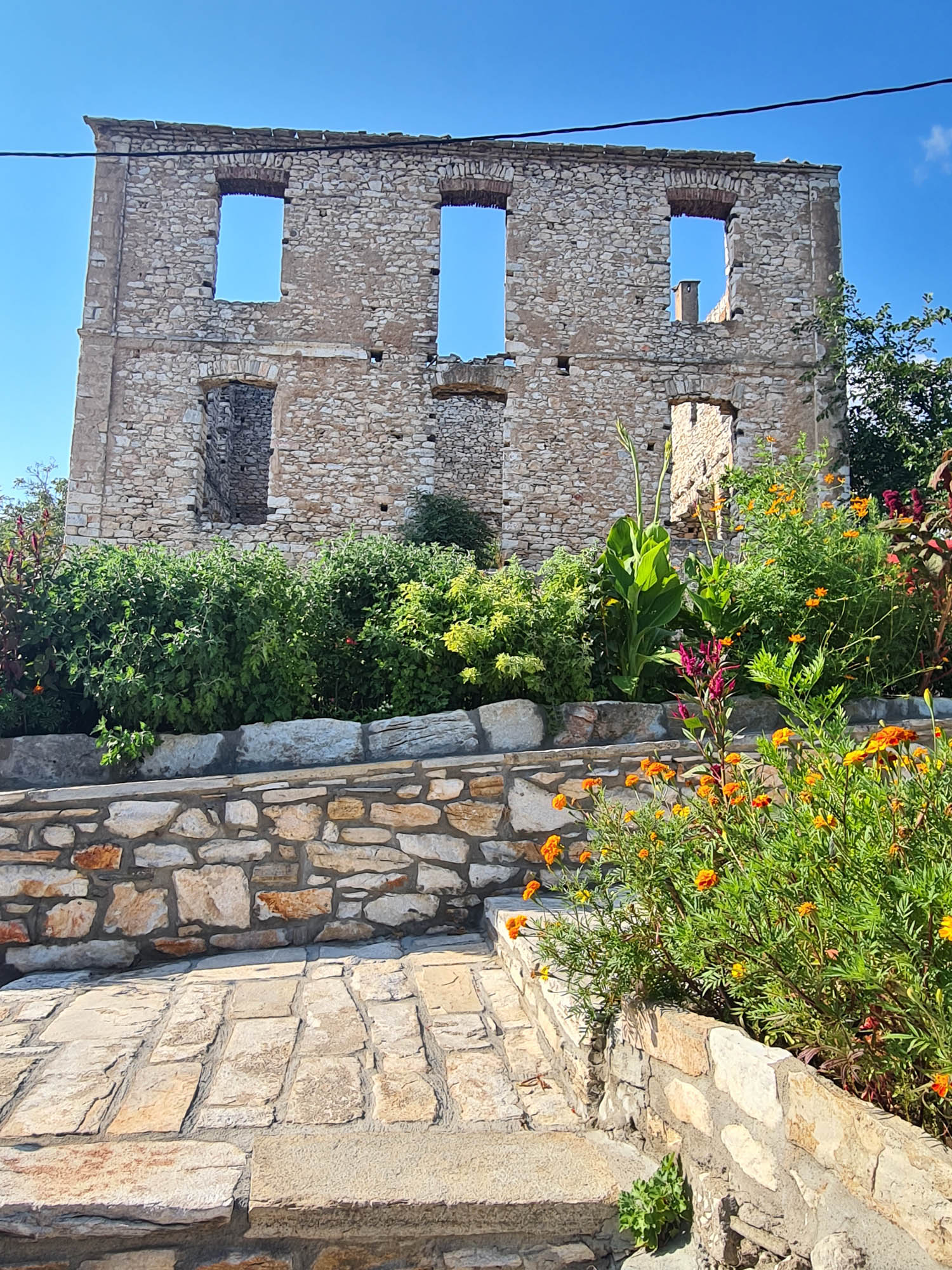 ruiny, stary grecki dom na wyspie