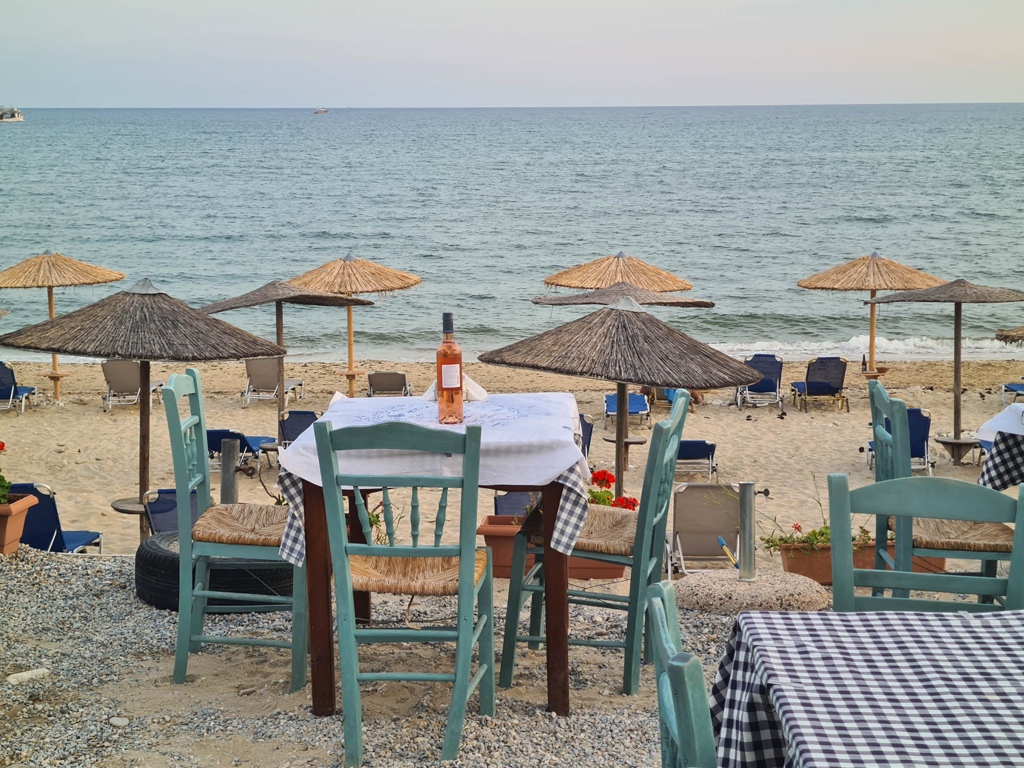 grecja tawerna przy plaży na wyspie thassos
