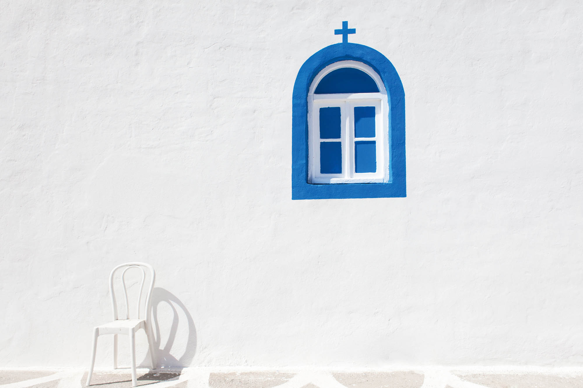 niebiesko-biały budynek, grecja