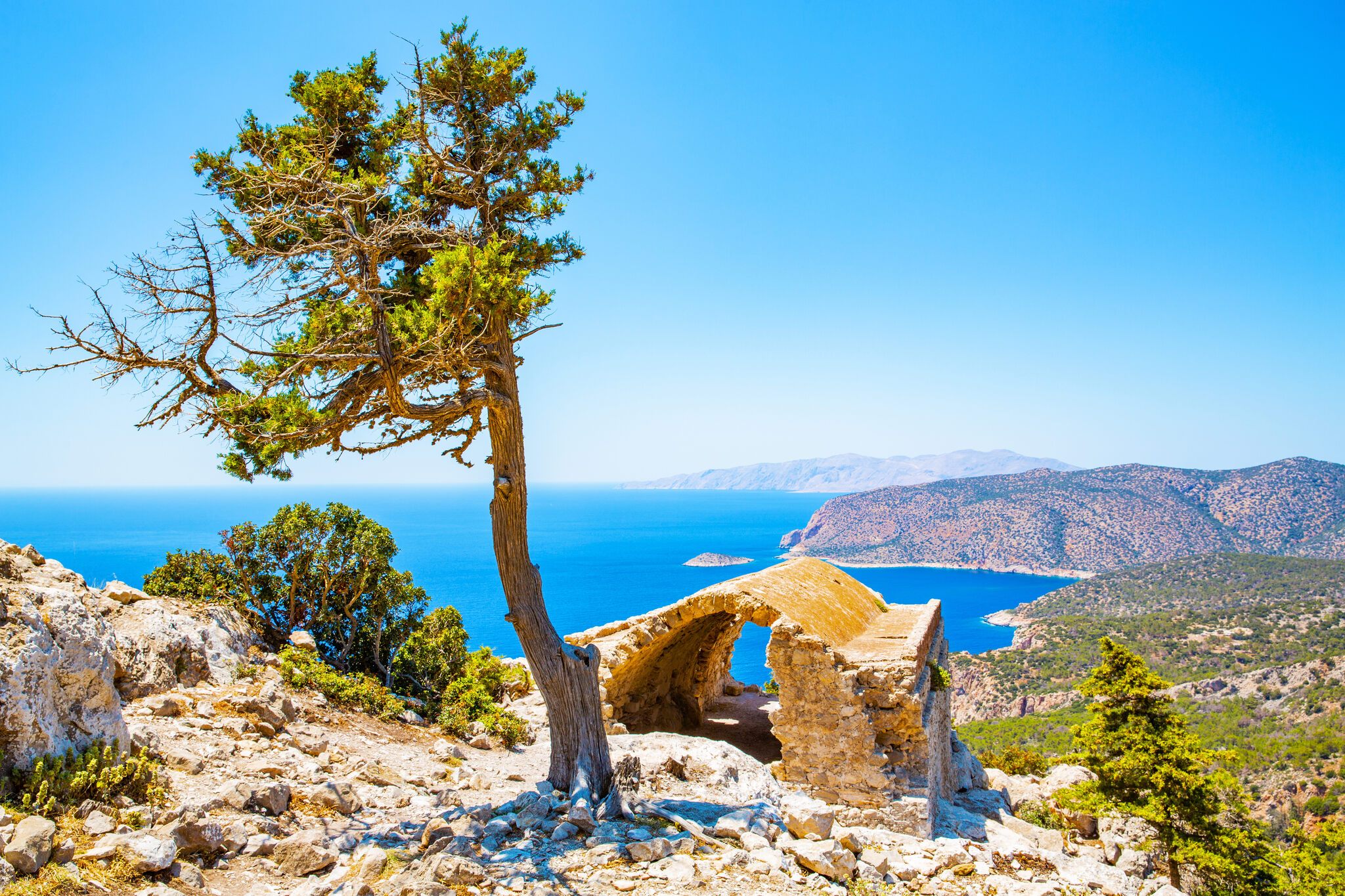monolithos, jedno z piękniejszych miejsc na rodos, widok ze wzgórza na morze