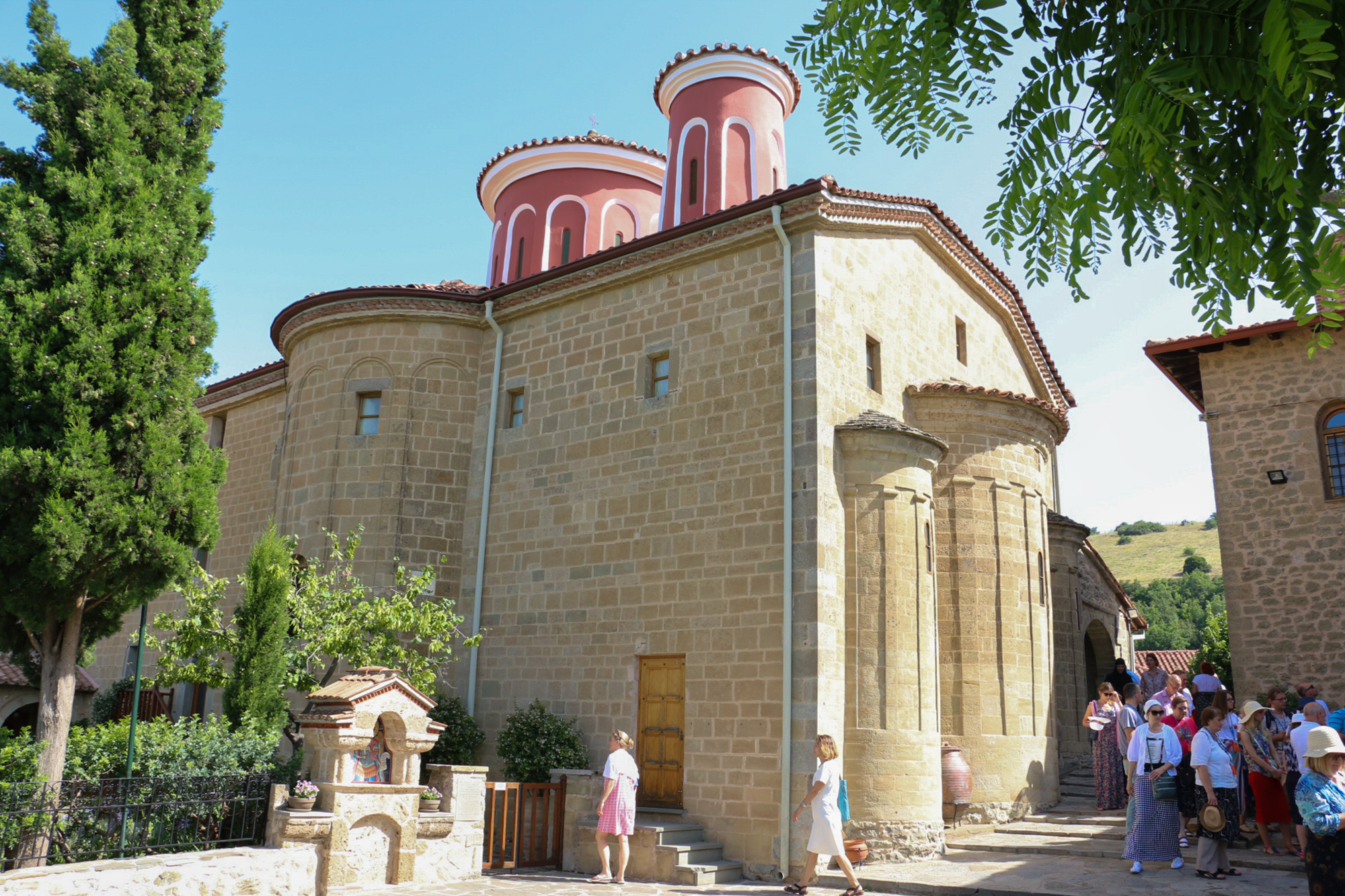 cerkiew, część klasztoru na skale, widok z bliska