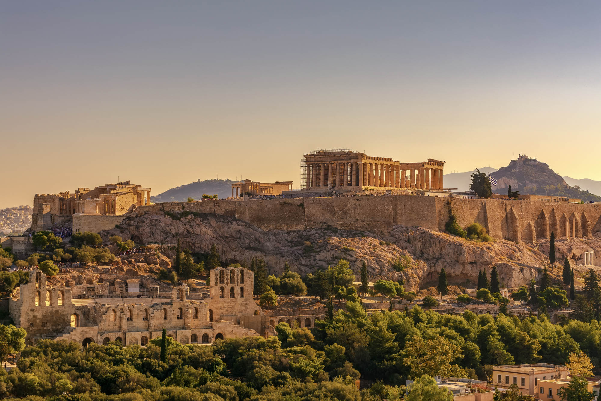 Akropol w Atenach w świetle zachodzącego słońca, panorama