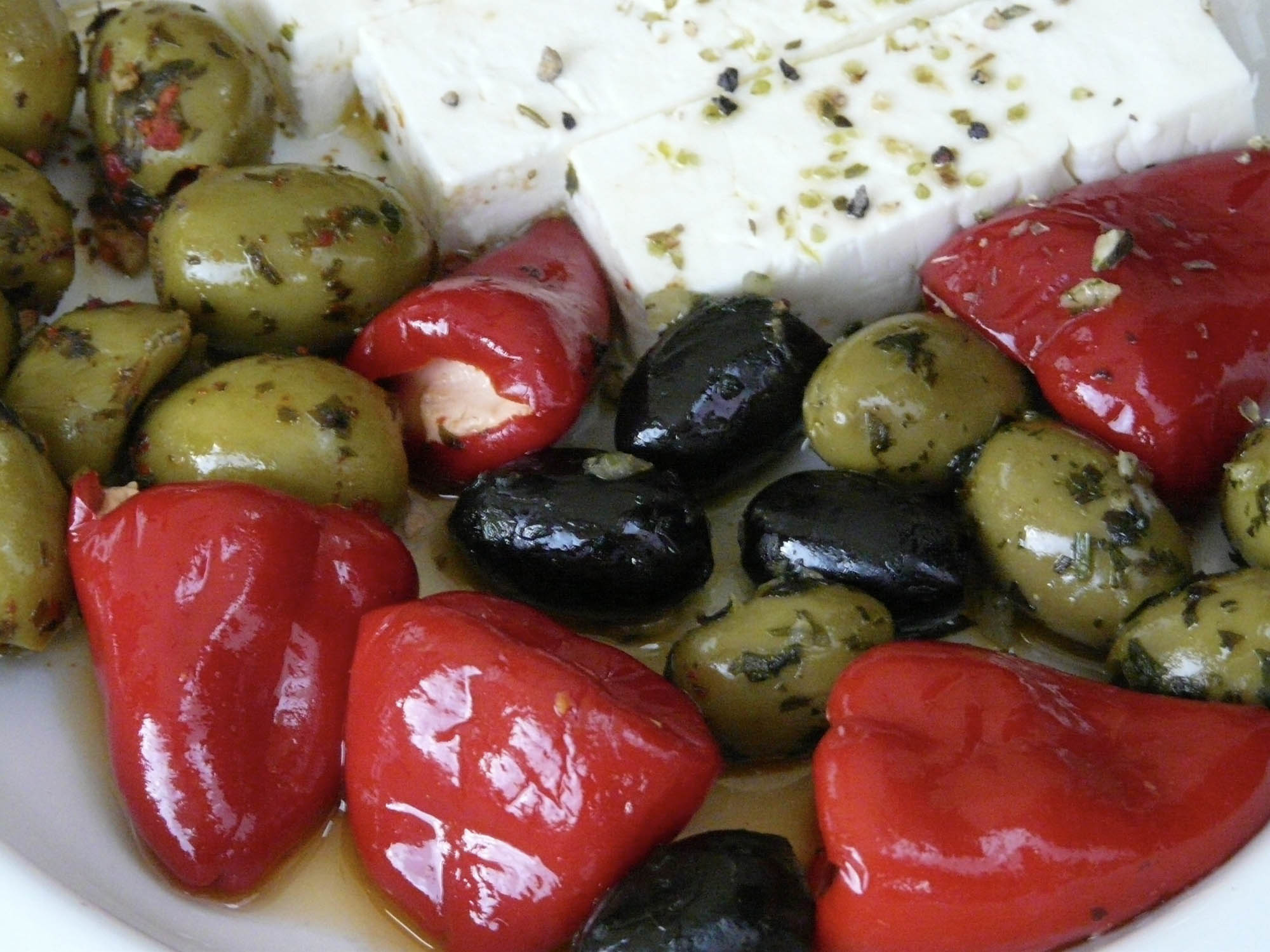 greckie składniki, papryka, pomidory, oliwki i grecka oliwa