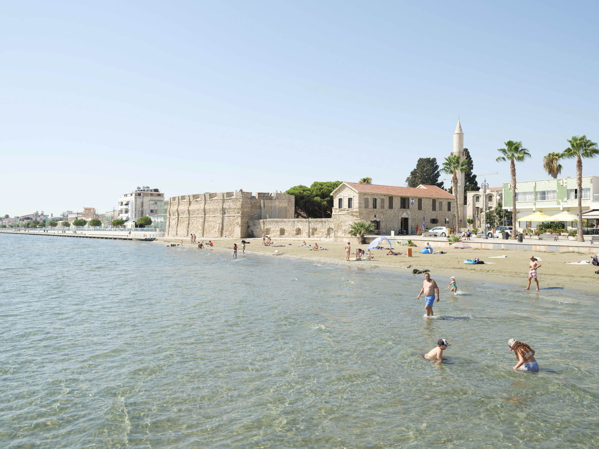 plaża w mieście Larnaka, zbliżenie, widok panorama