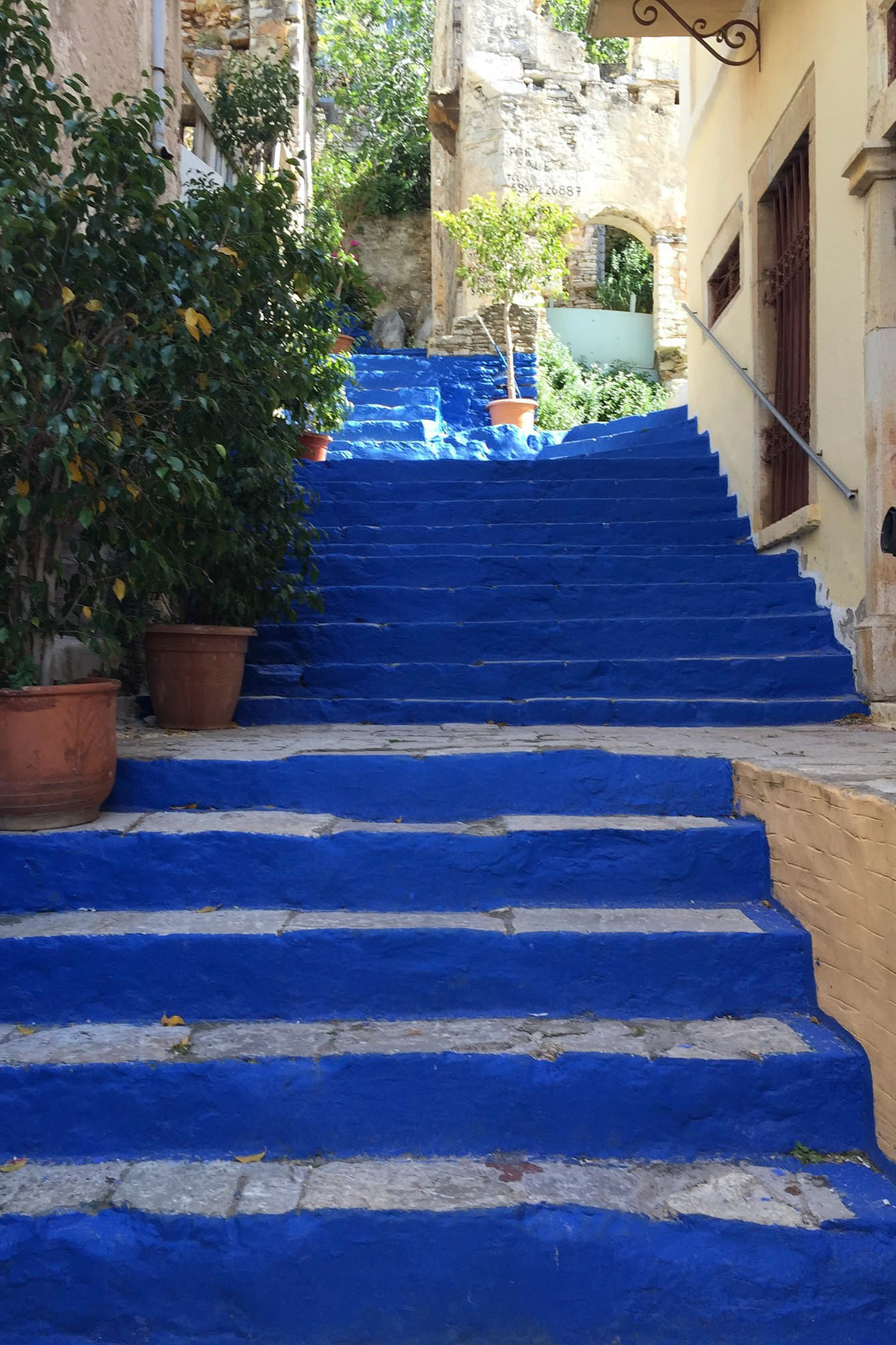 niebieskie schody na wyspie symi, niesamowita architektura, detal