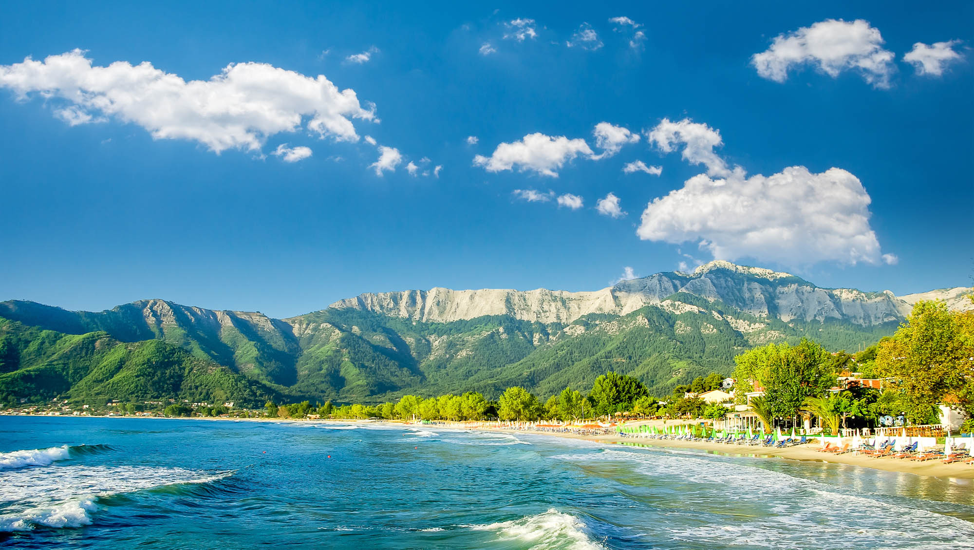 Thassos, piękna panorama, widok na morze i niesamowitą przyrodę, widok z daleka, góry w tle