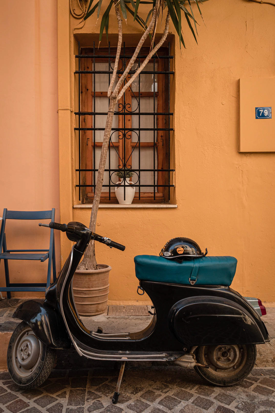 zdjęcie w miejskim stylu, skuter, greckie miasto, detal