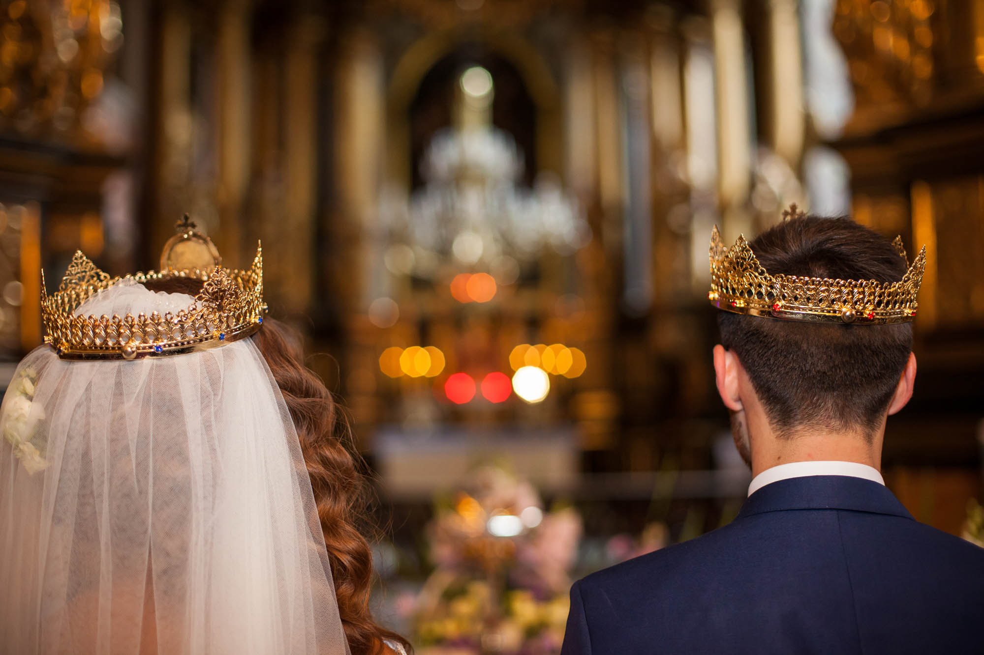 greckie wesele młodz wymieniają się koronami
