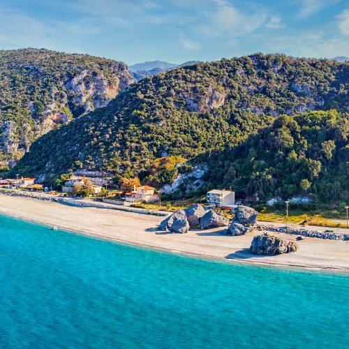 widok z daleka na plaże, wyspa Evia, Grecja, piękna morska panorama