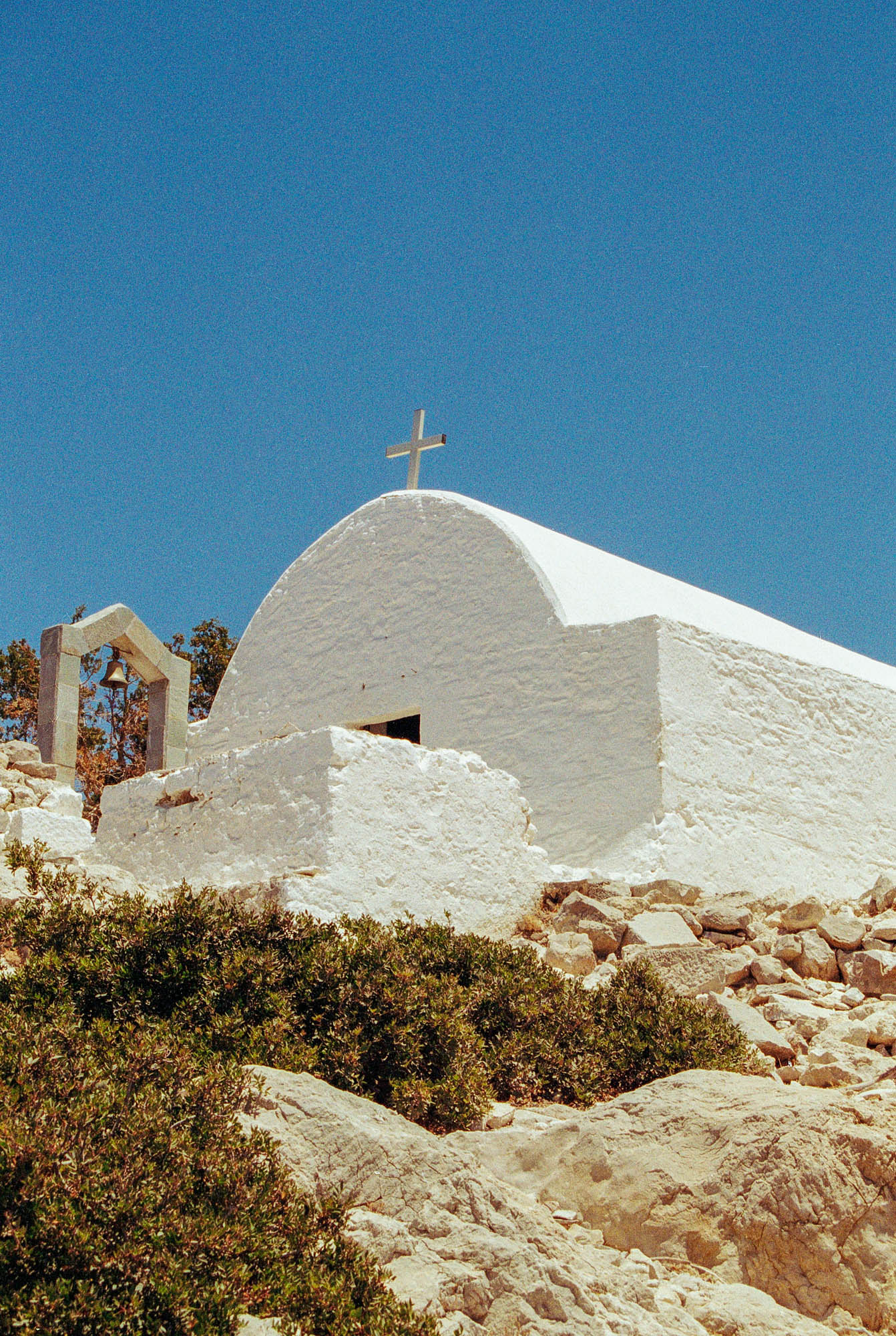 cerkiew na szczycie wzgórza monilithios, rodos, widok na cerkiew, detal