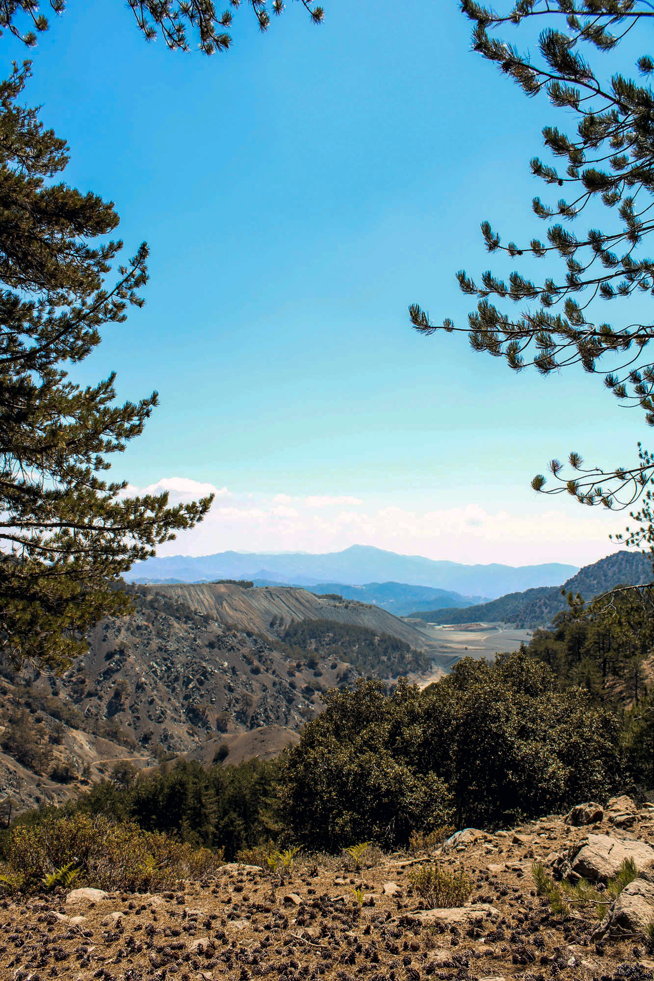 góry troodos, widok na góry, widok z daleka