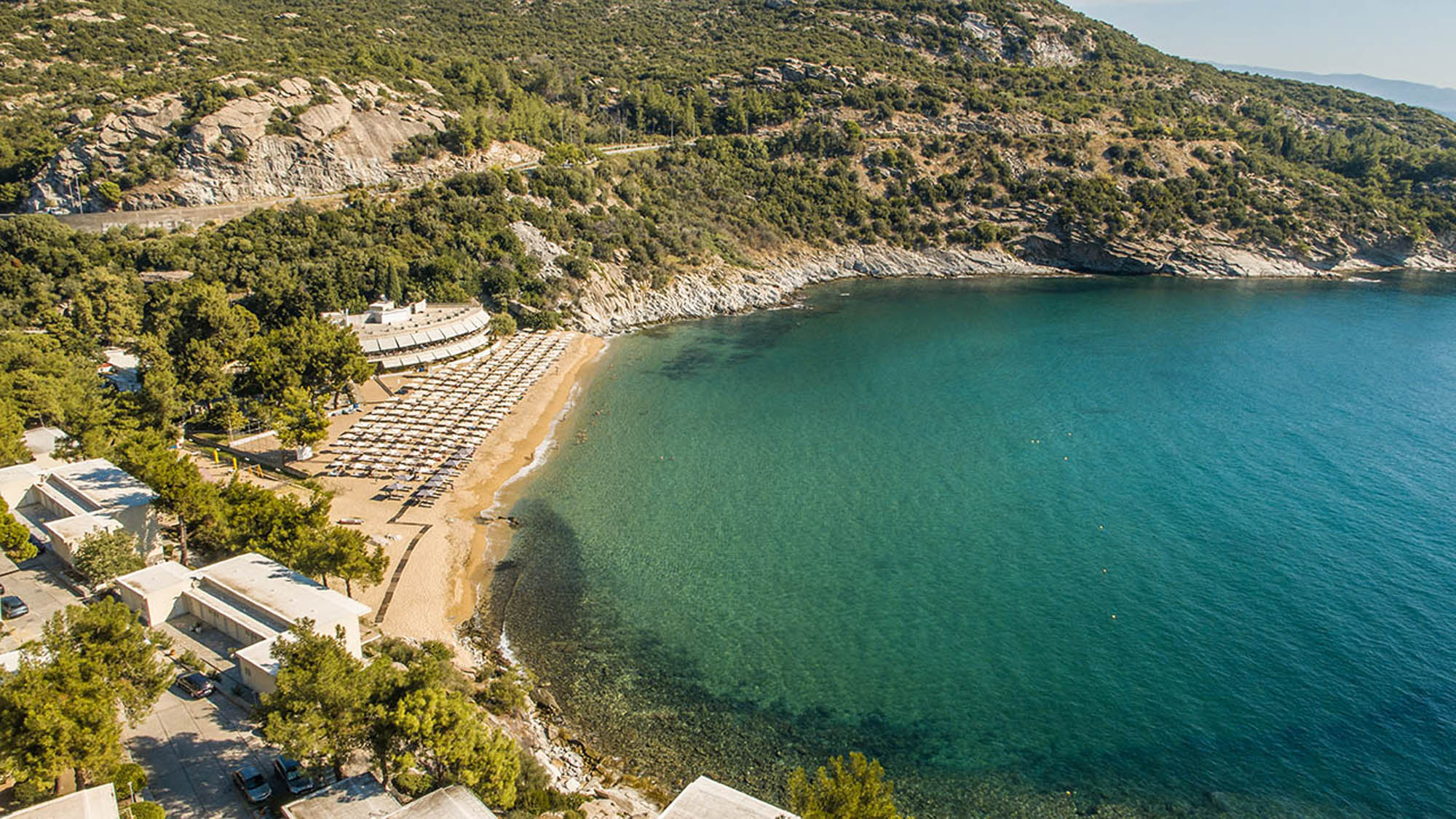 kavala widok na piękną plaże, morzę i hotel