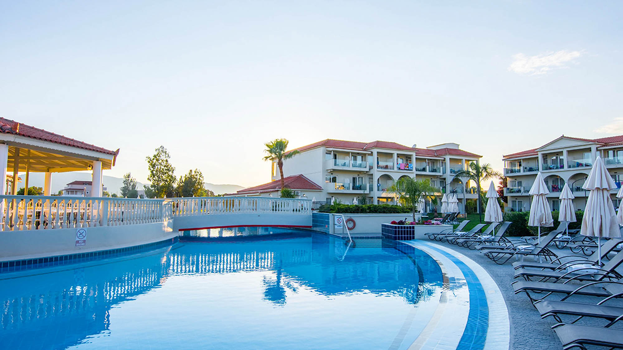 hotel na zakynthos, siga-siga, widok na basen i hotel