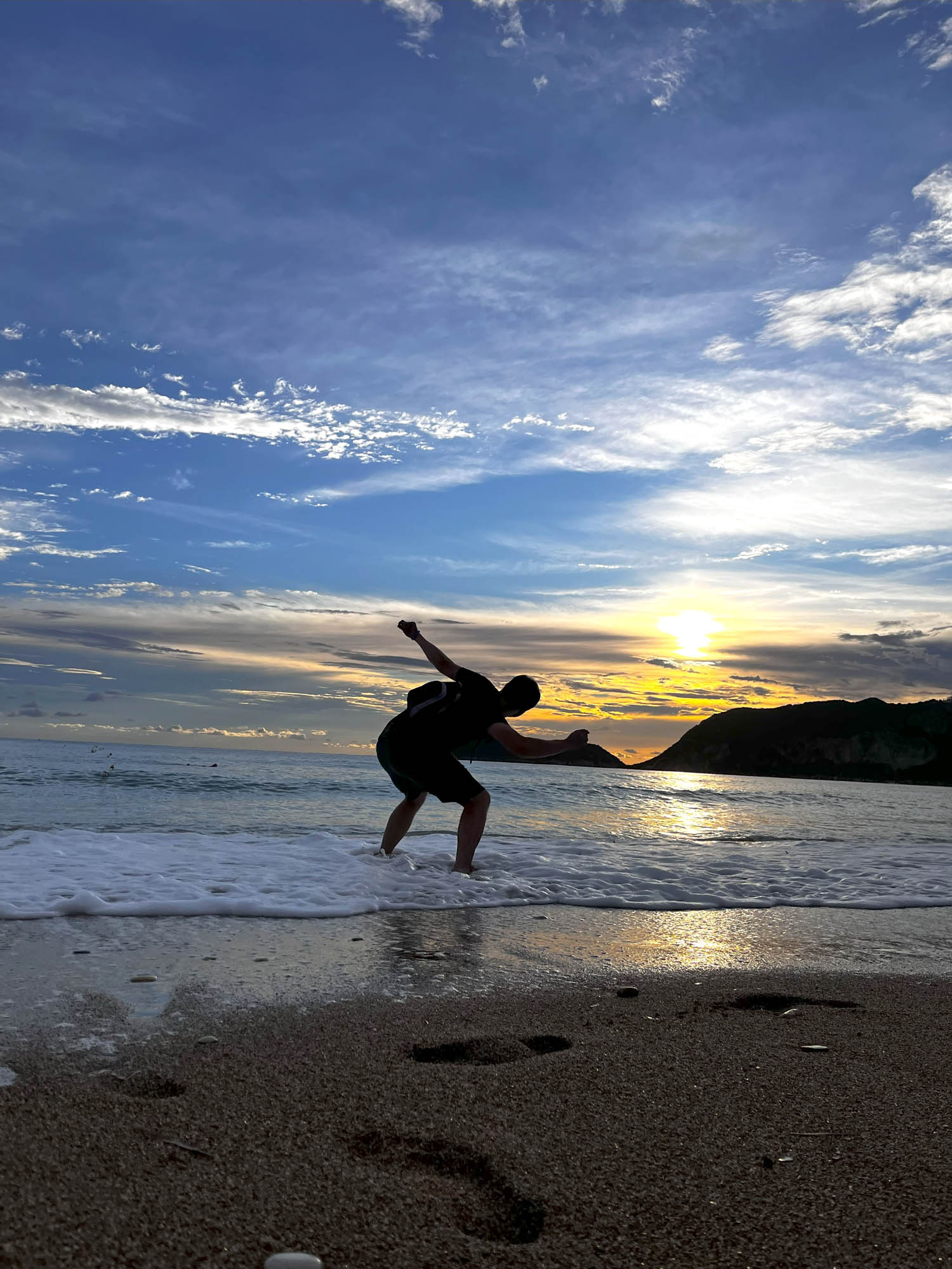 korfu, człowiek na plaży, wspomnienia, relacje