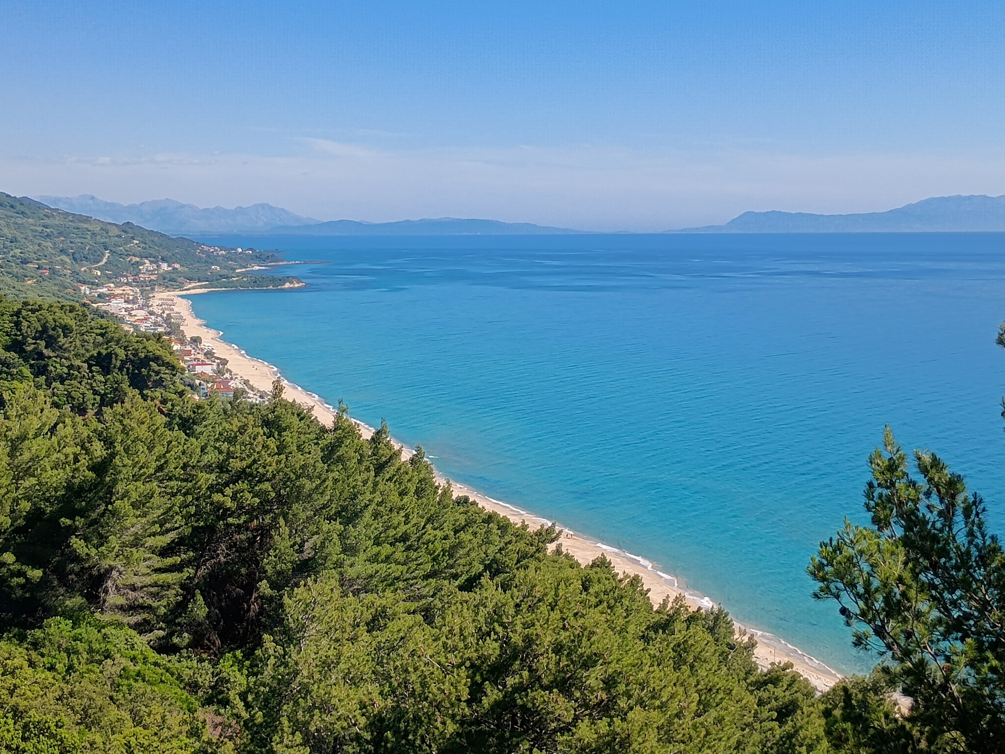 plaże epiru, piekny widok z góry na plaże i morze