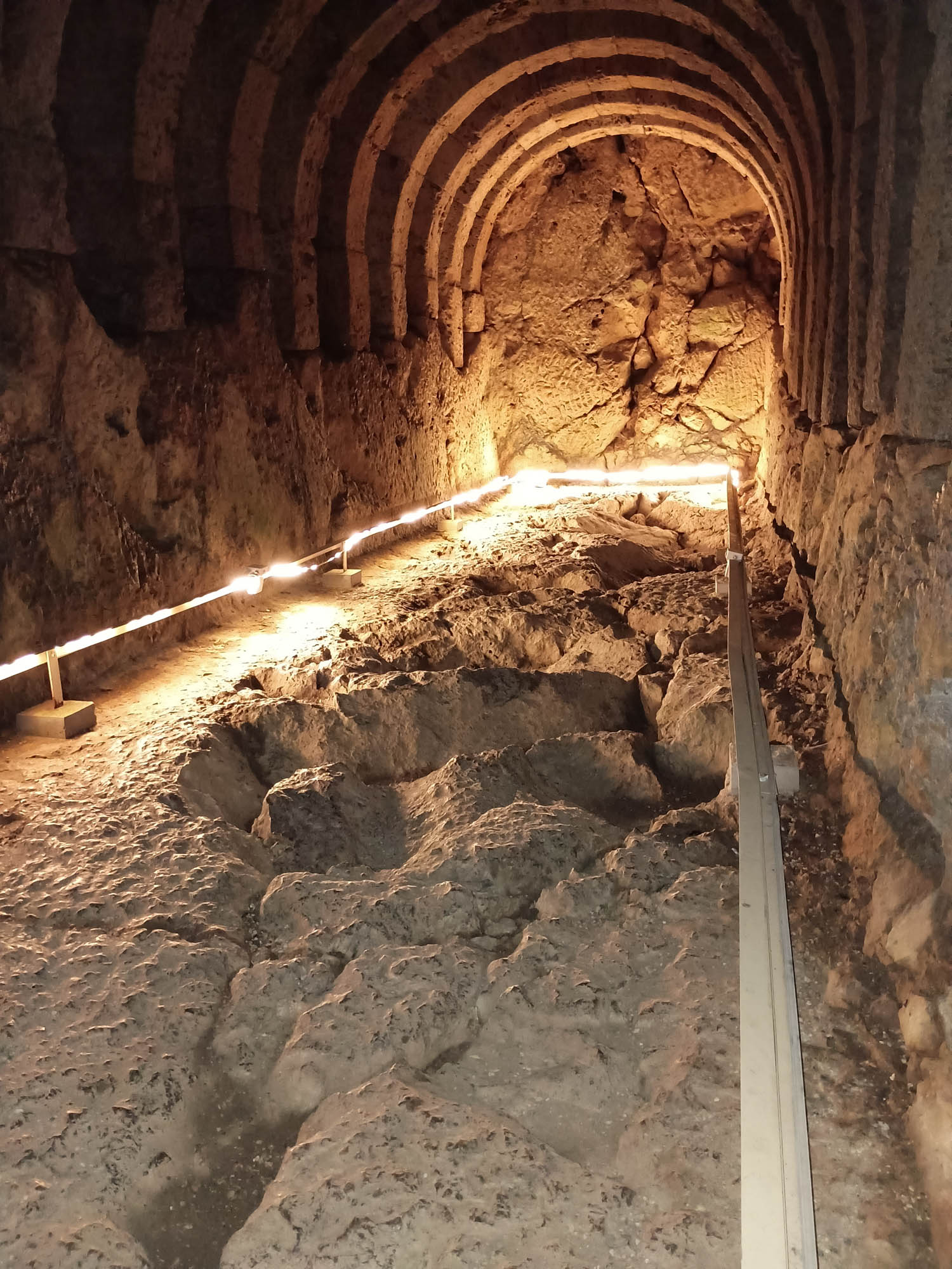 nekromanteion, epir, widok najniższej, tajemniczej komntaty