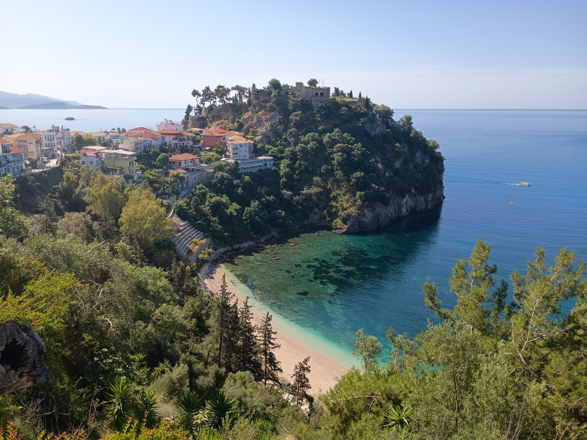 parga, widok na zamek wenecki i miasteczko, piękny epir