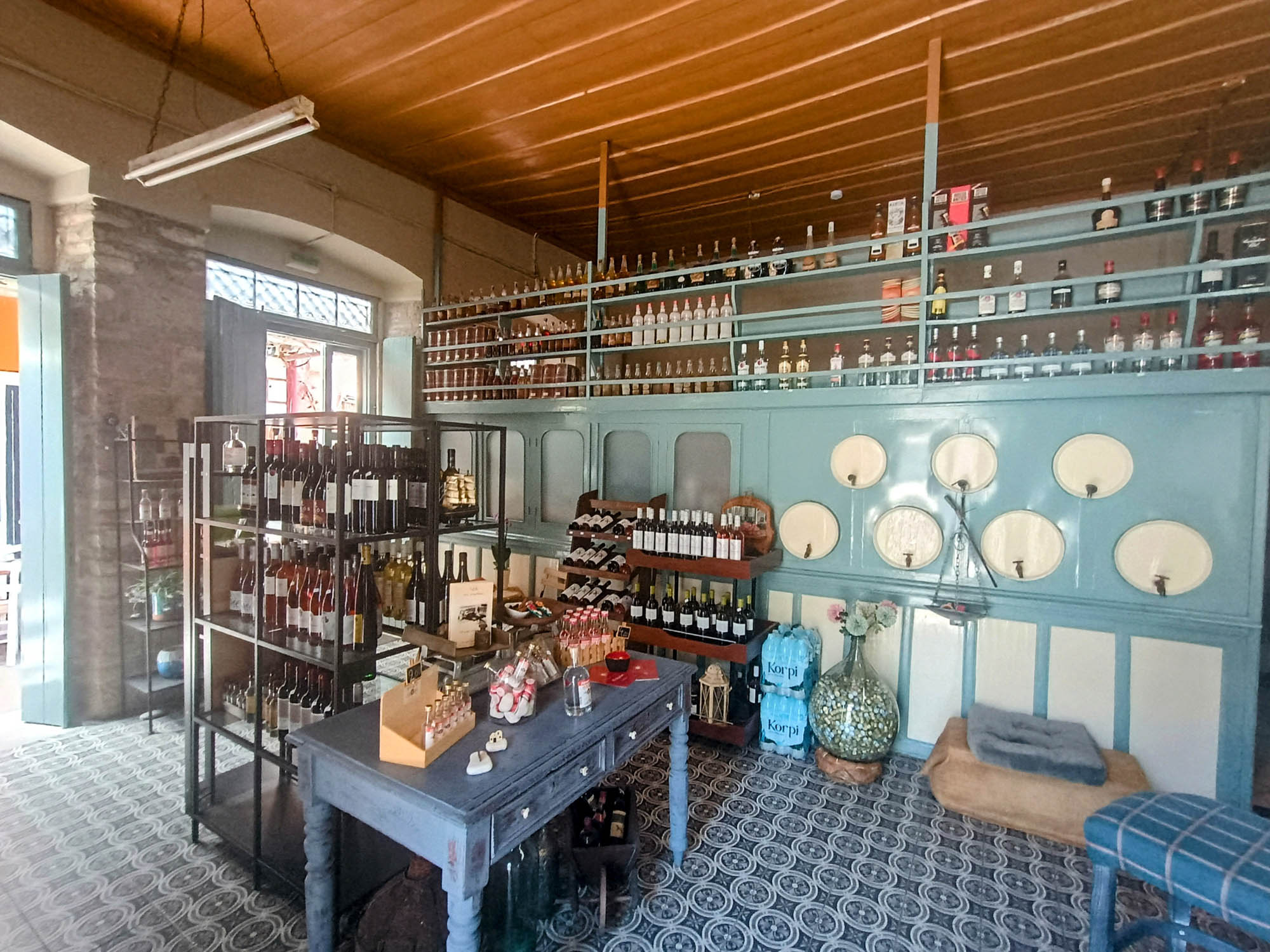 słynna destylarnia ouzo i innych trunków, epir, preweza