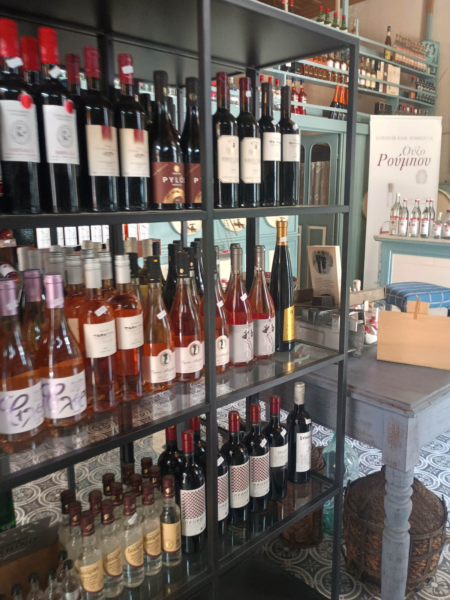 słynna destylarnia ouzo i innych trunków, epir, preweza