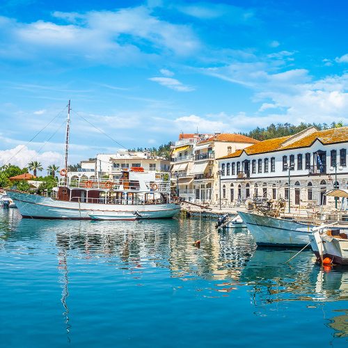 limenas, stolica thassos, widok na port i łódki, morze