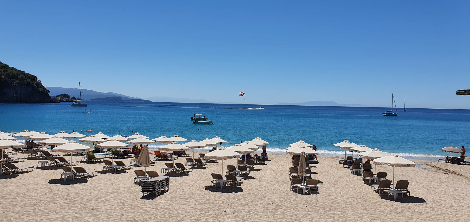 plaża valtos, przepiękna plaża, szeroka i piaszczysta, widok na plaże