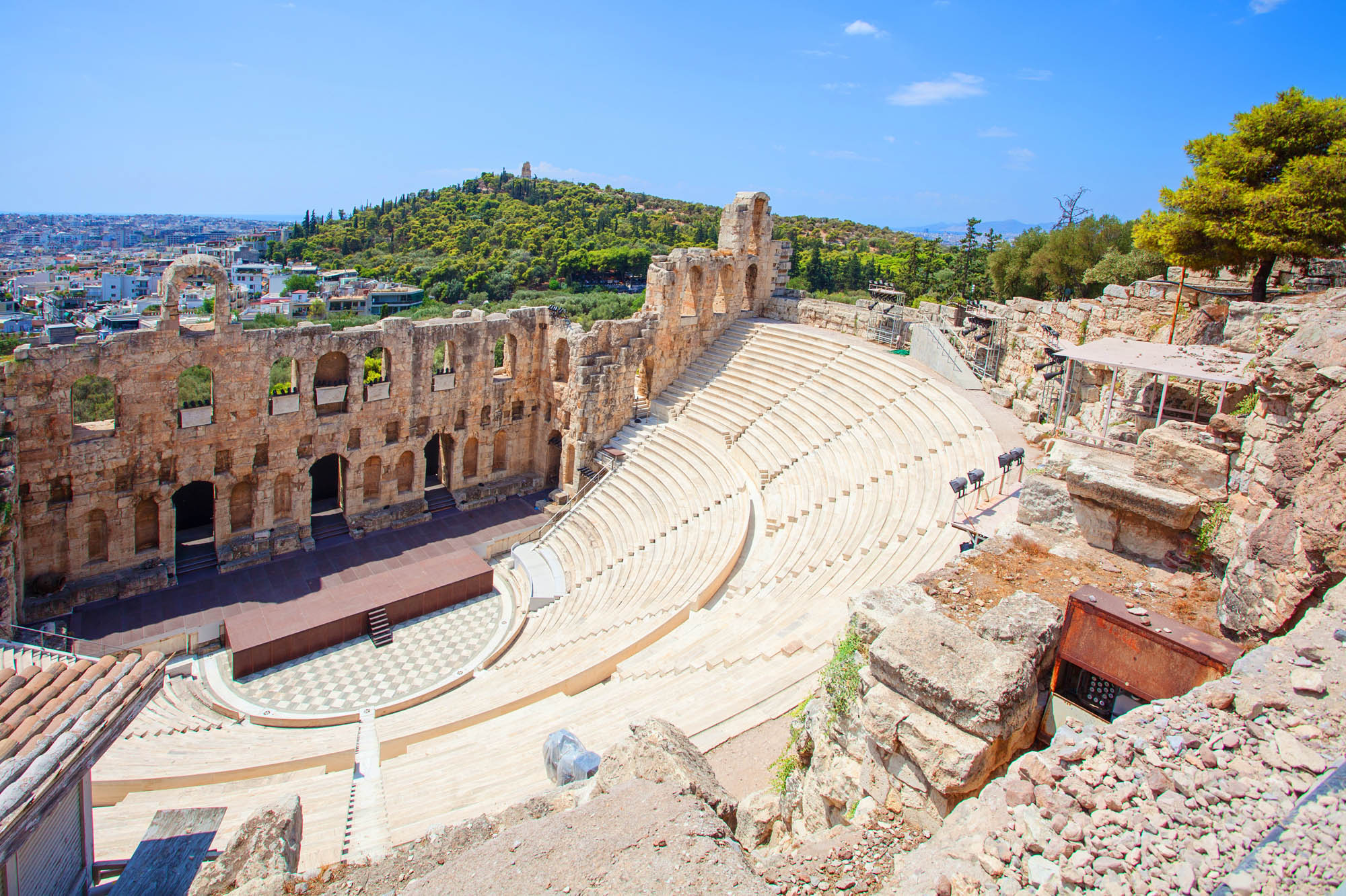 teatr dionisosa, widok na miasto i teatr