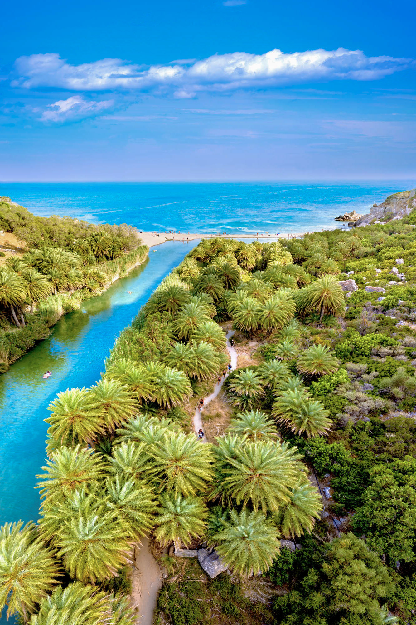 plaża preveli, widok na rzekę i palmy