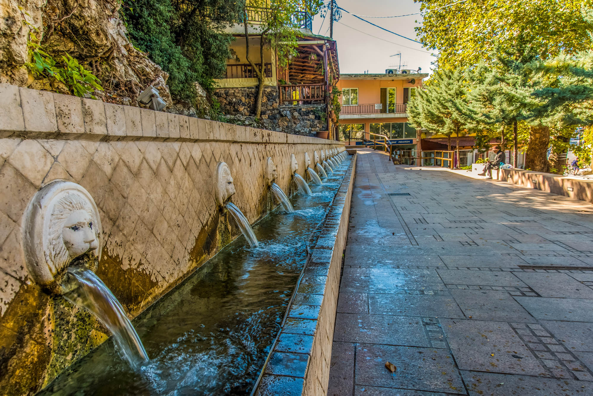 słynna fontanna z lwimi głowami, spili, południowa Kreta