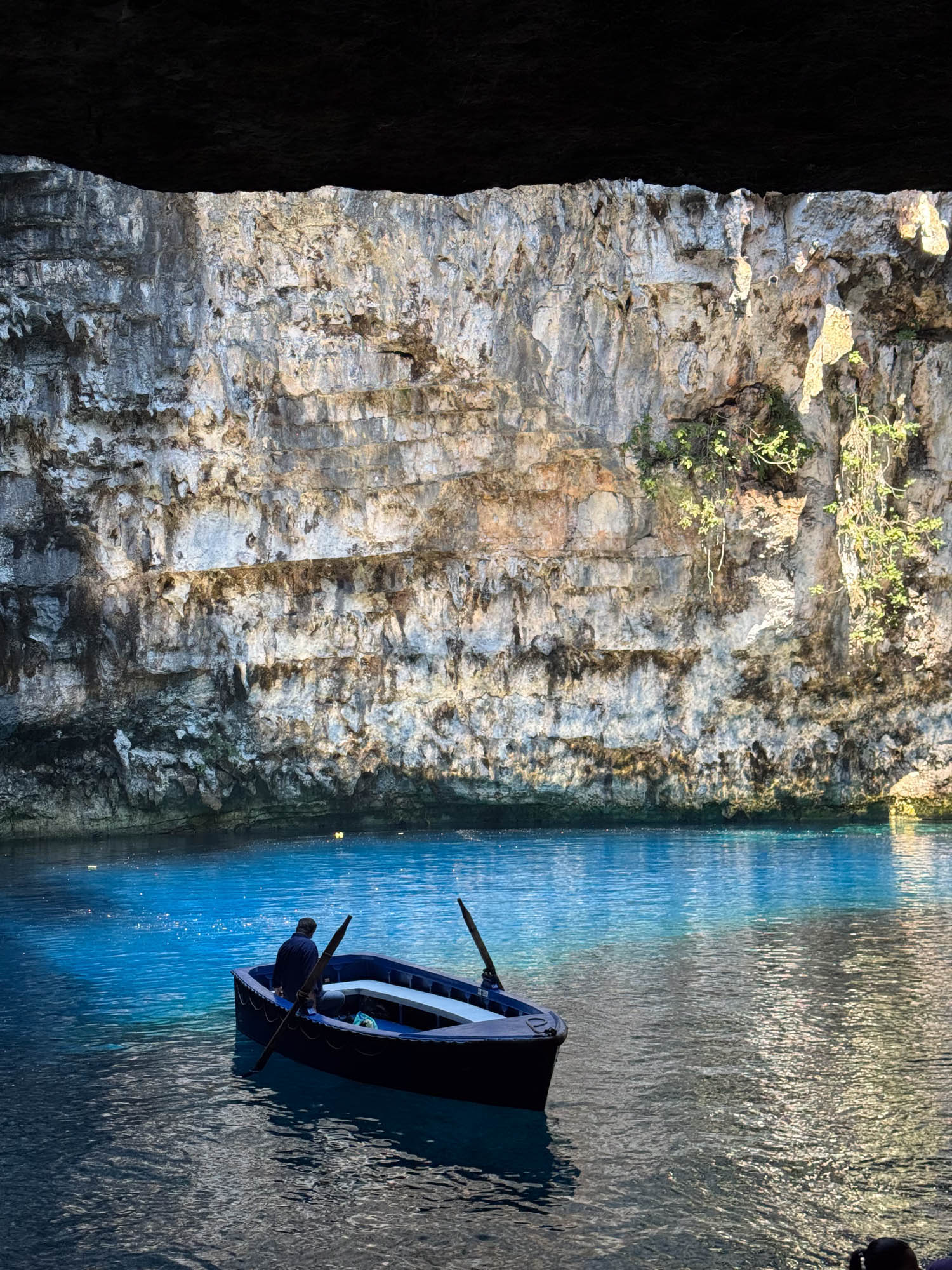łódka w jaskini melissani, kefalonia