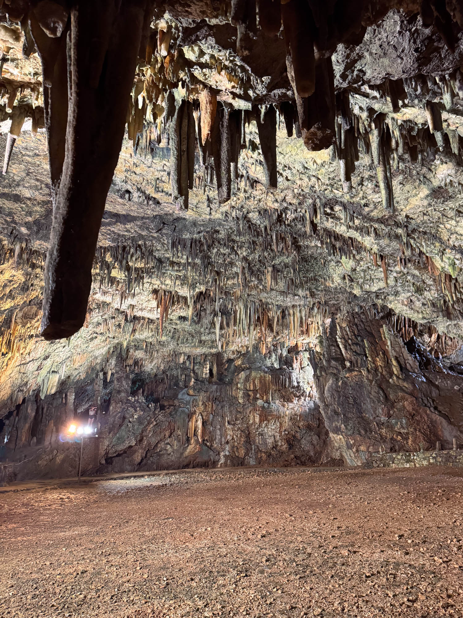 wnętrze jaskini drogaratti, i wykwity skalne, kefalonia