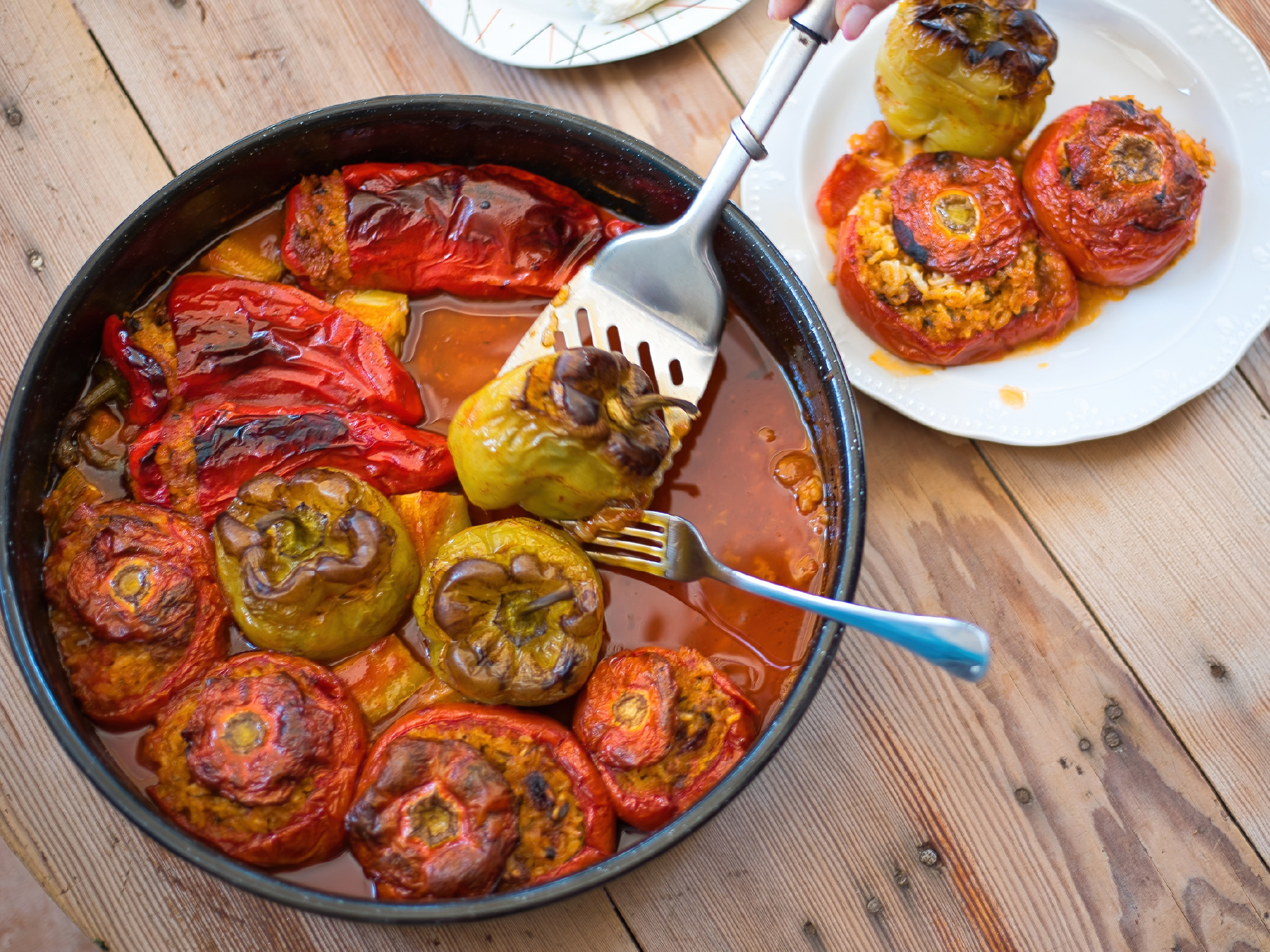 gemista, tradycyjne danie greckie, pomidory nadziewane