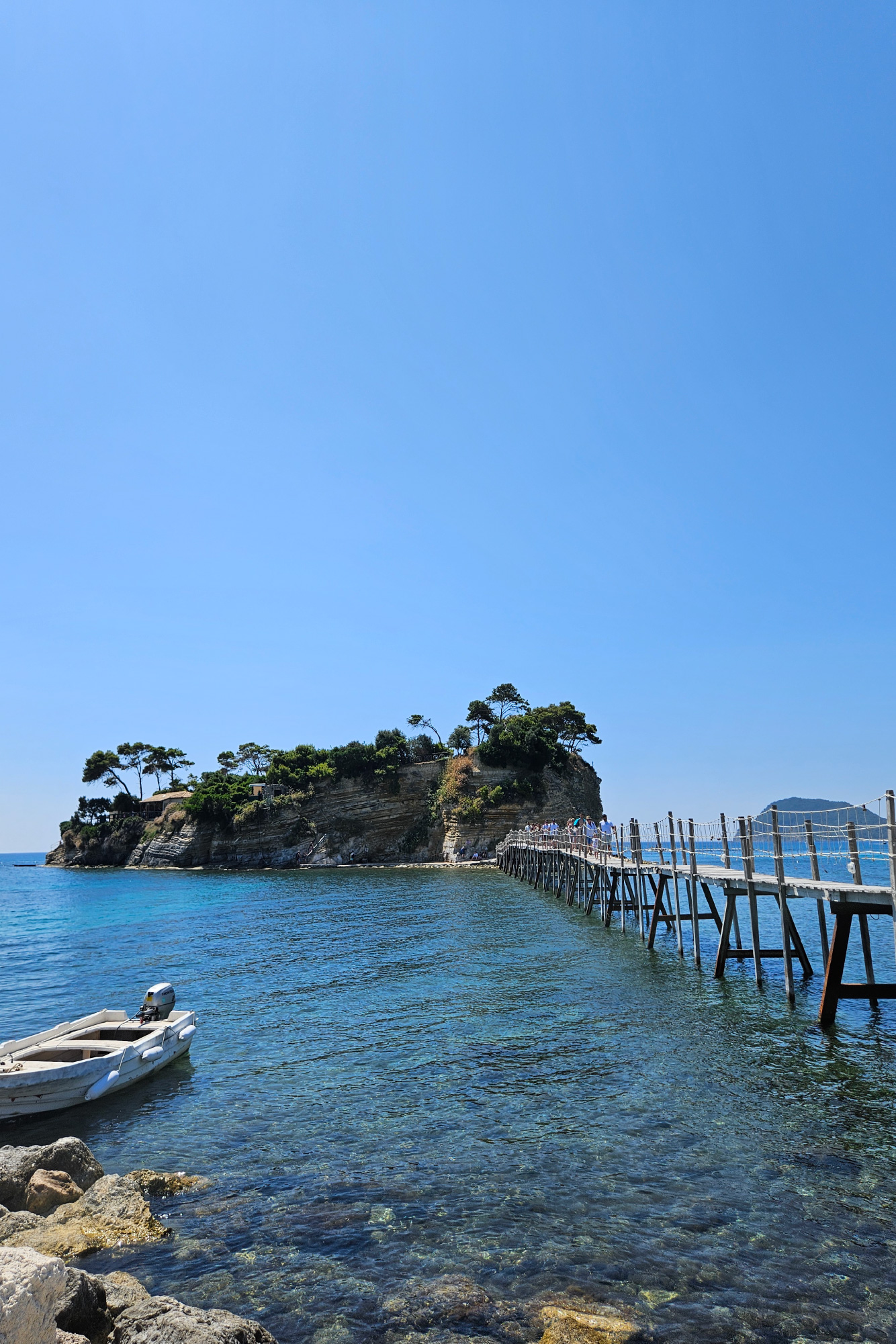 cameo wyspa, mostek prowadzący do wyspy i morze, zakynthos