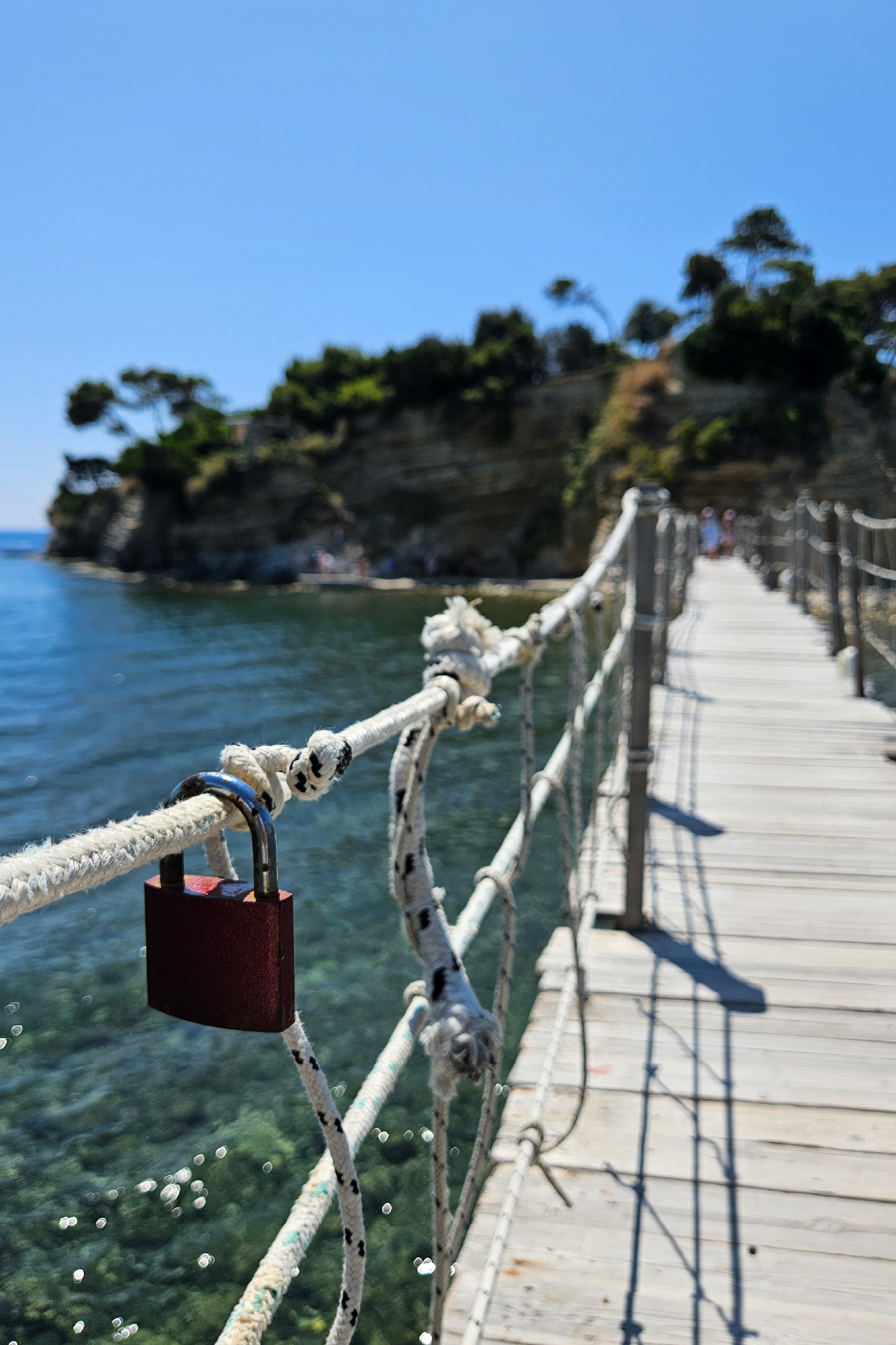 mostek do cameo, zakynthos, widok na wysepkę