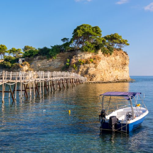 widok na wyspę cameo, łódka i morze i mostek