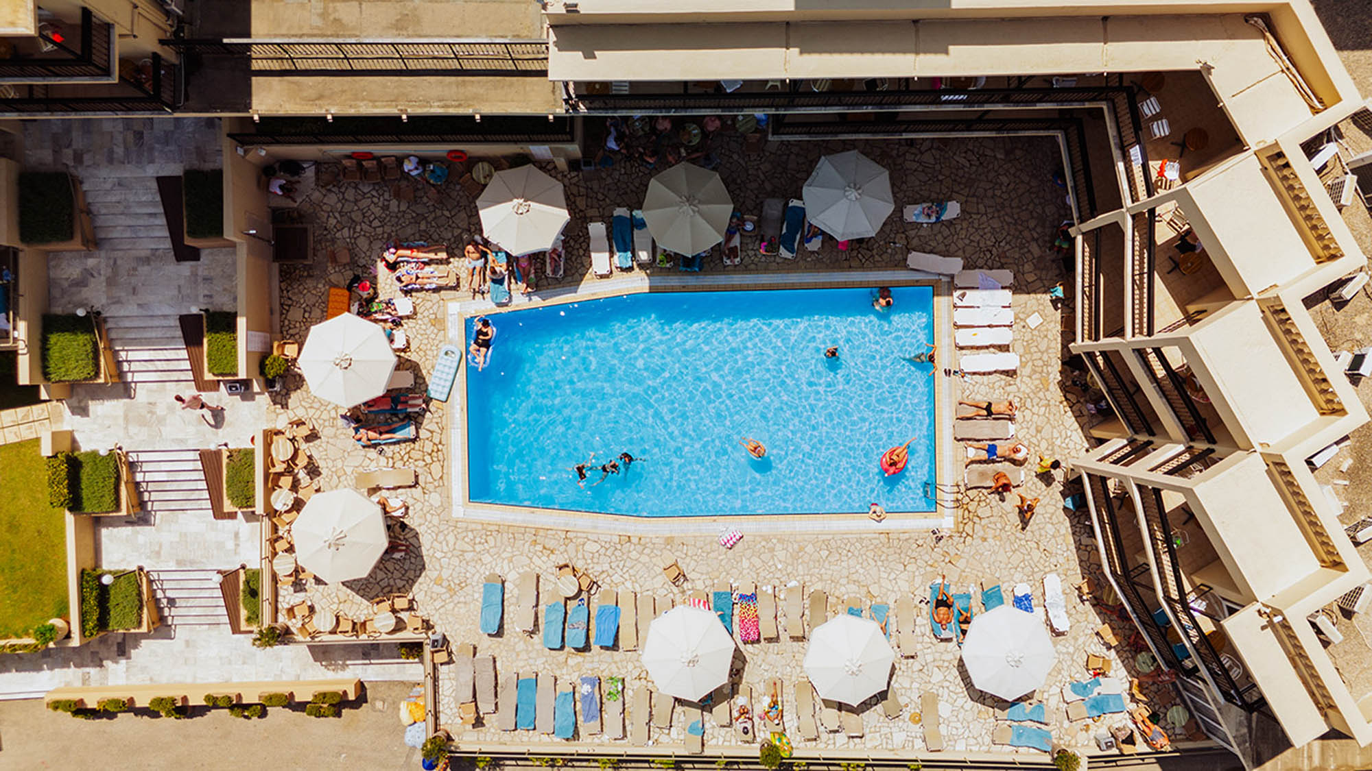 hotel mitsis belveder, widok z góry na basen