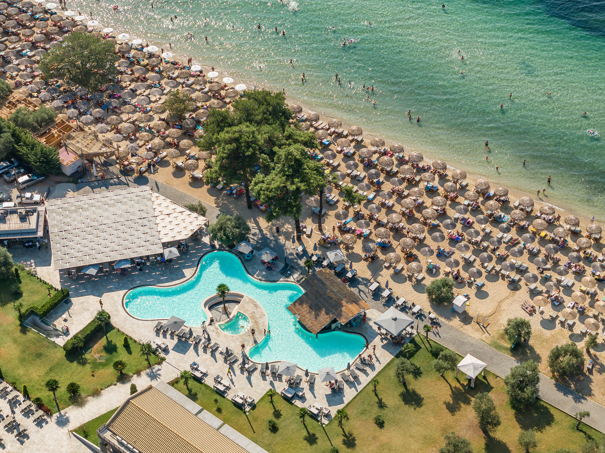 hotel na thassos, widok z góry, z lotu ptaka, basen, plaża