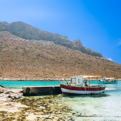 kreta, łódka na wodzie