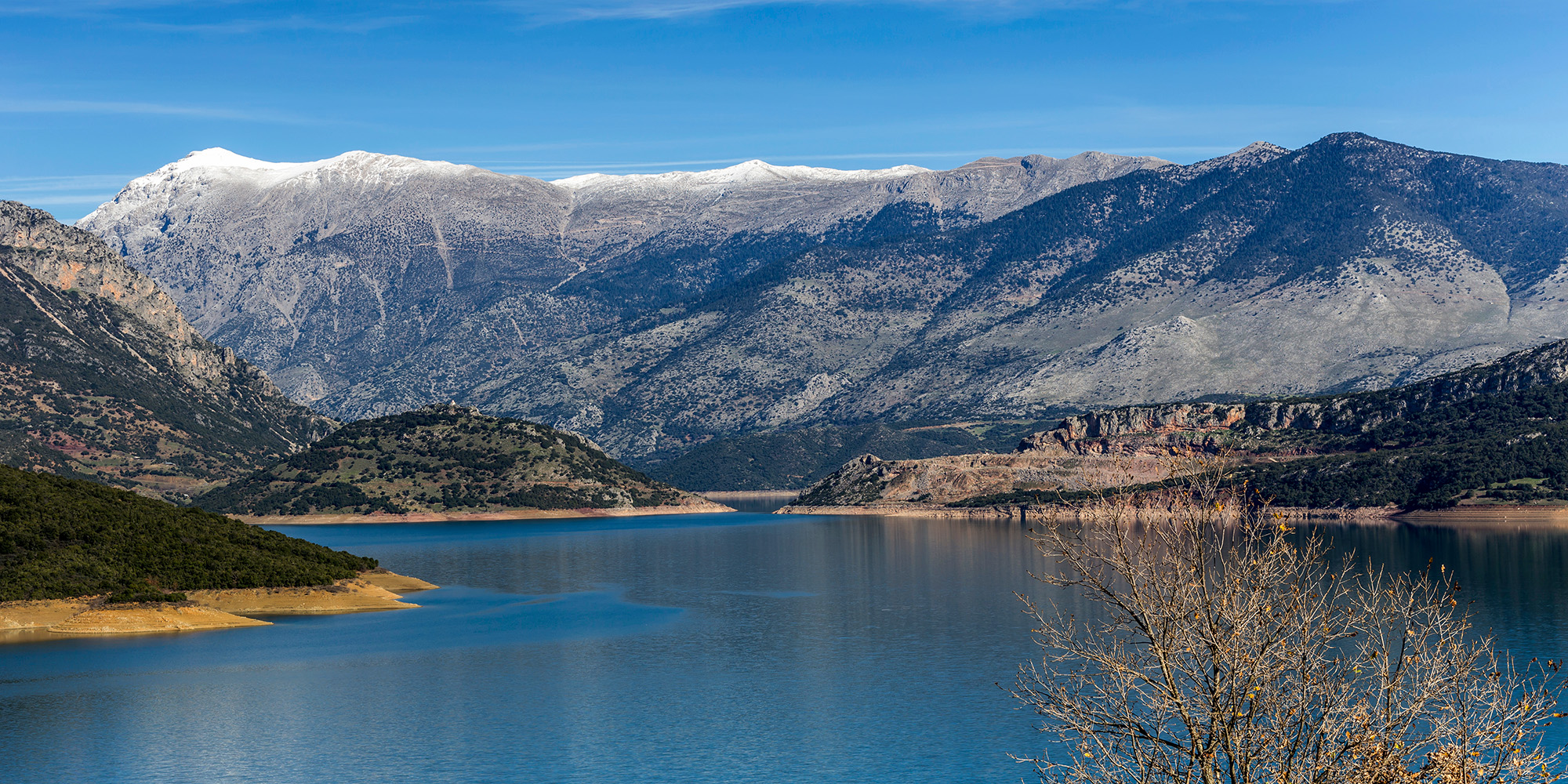 Tajemnica wysychającego jeziora Mornos i wioska Kallio