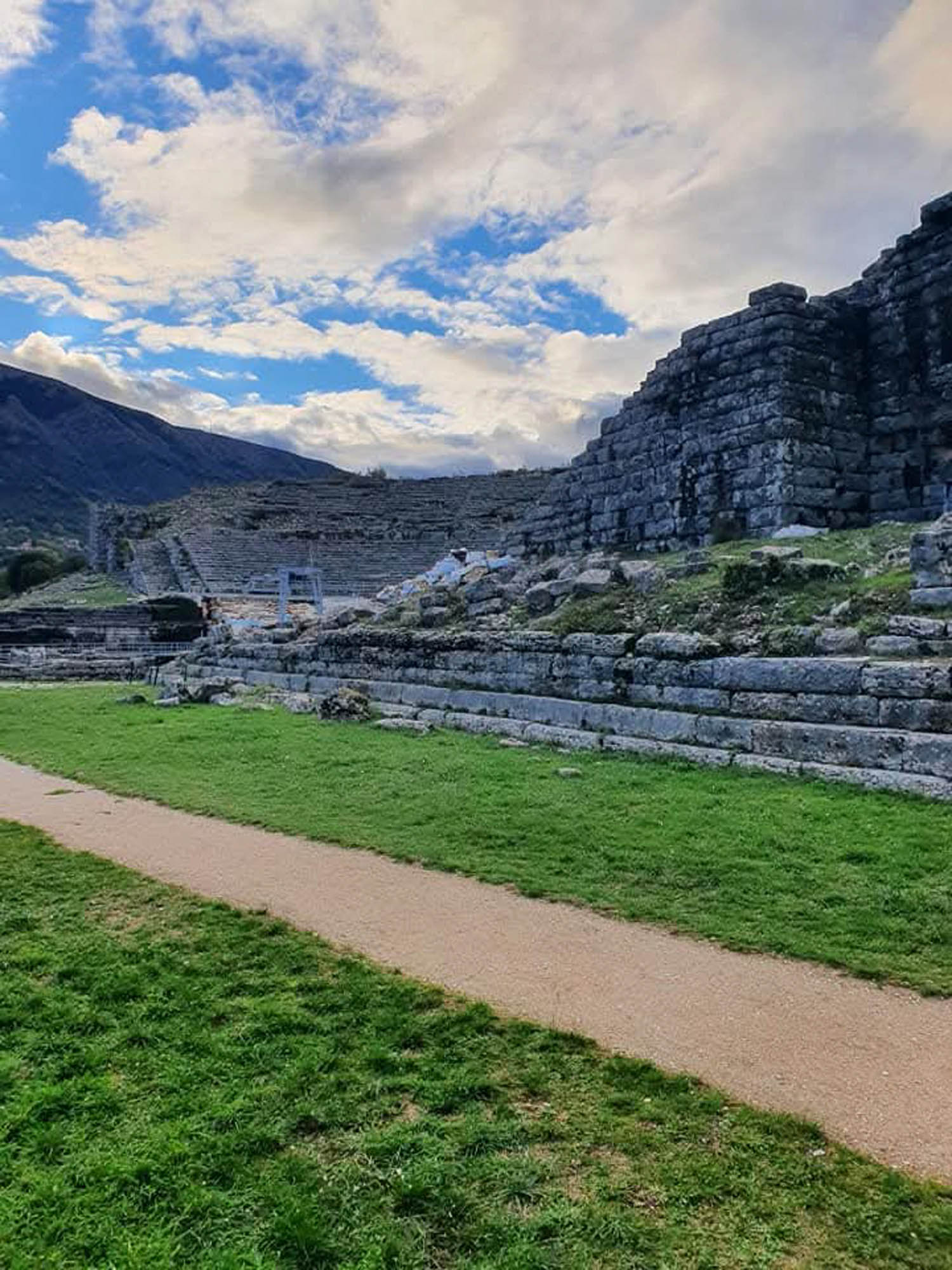 dodoni, widok na góry i ruiny, epir