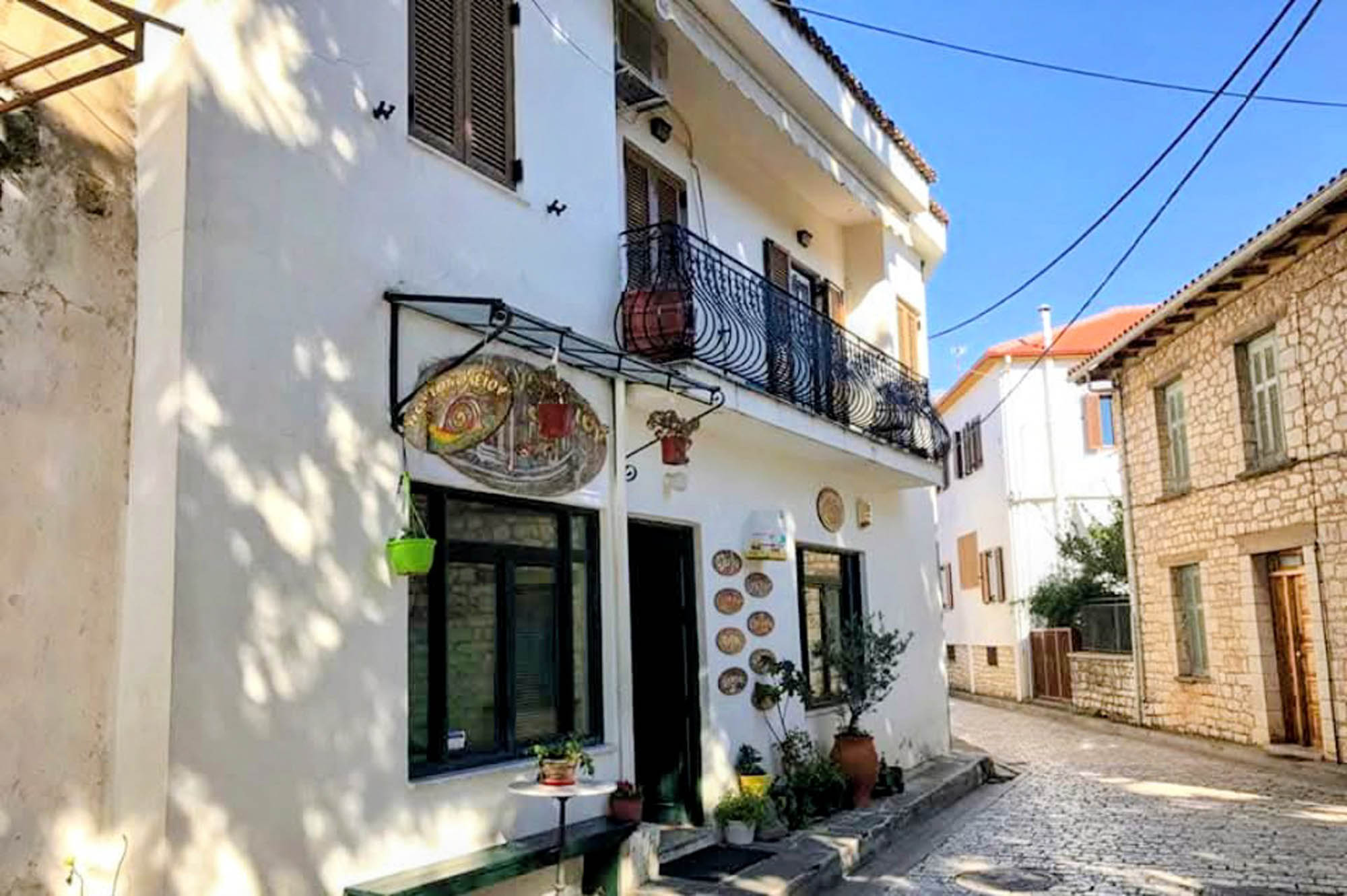 ioannina, miasto w górach epiru, budynki