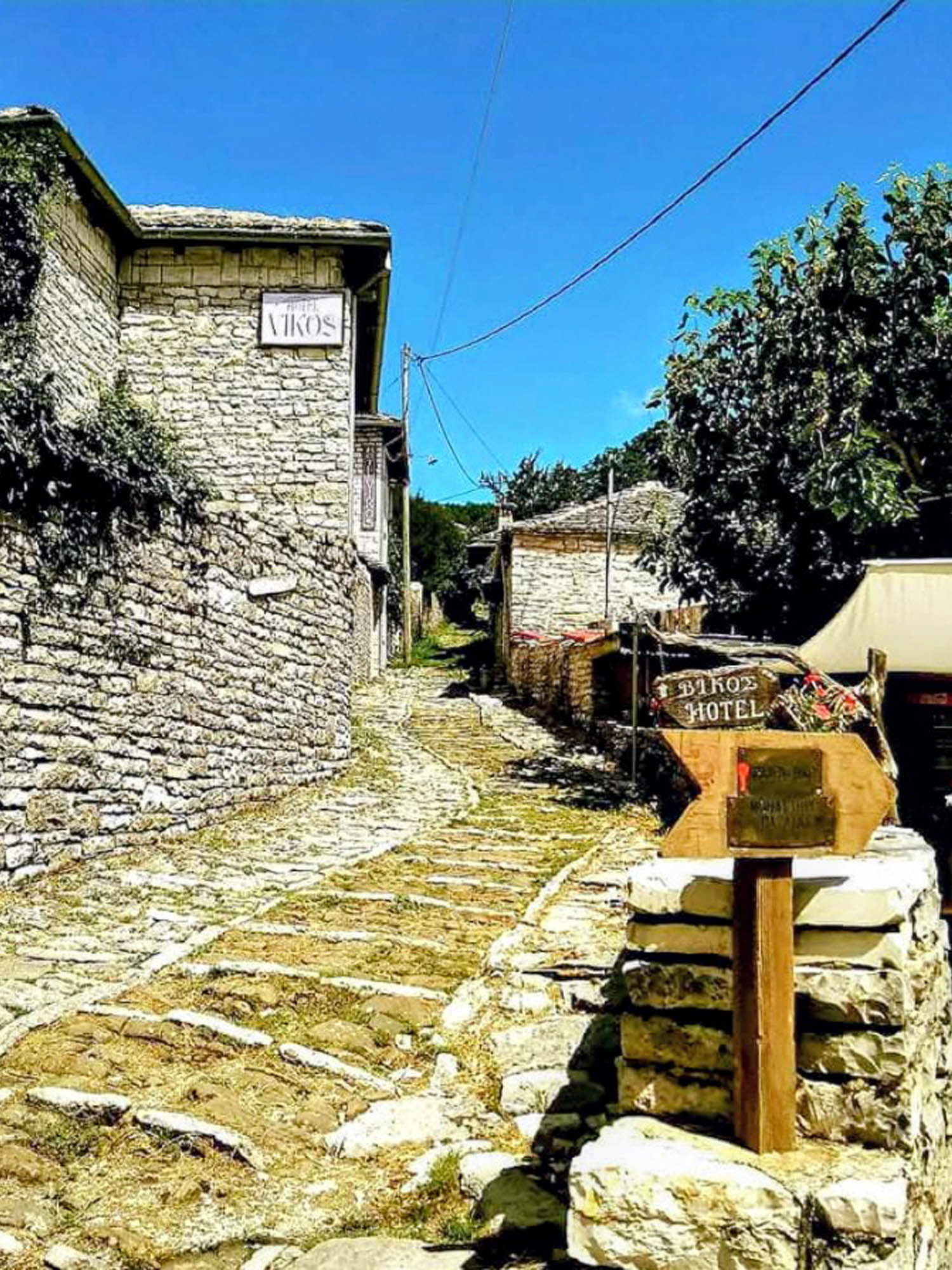 epir, kamienne wioski, widok na uliczkę