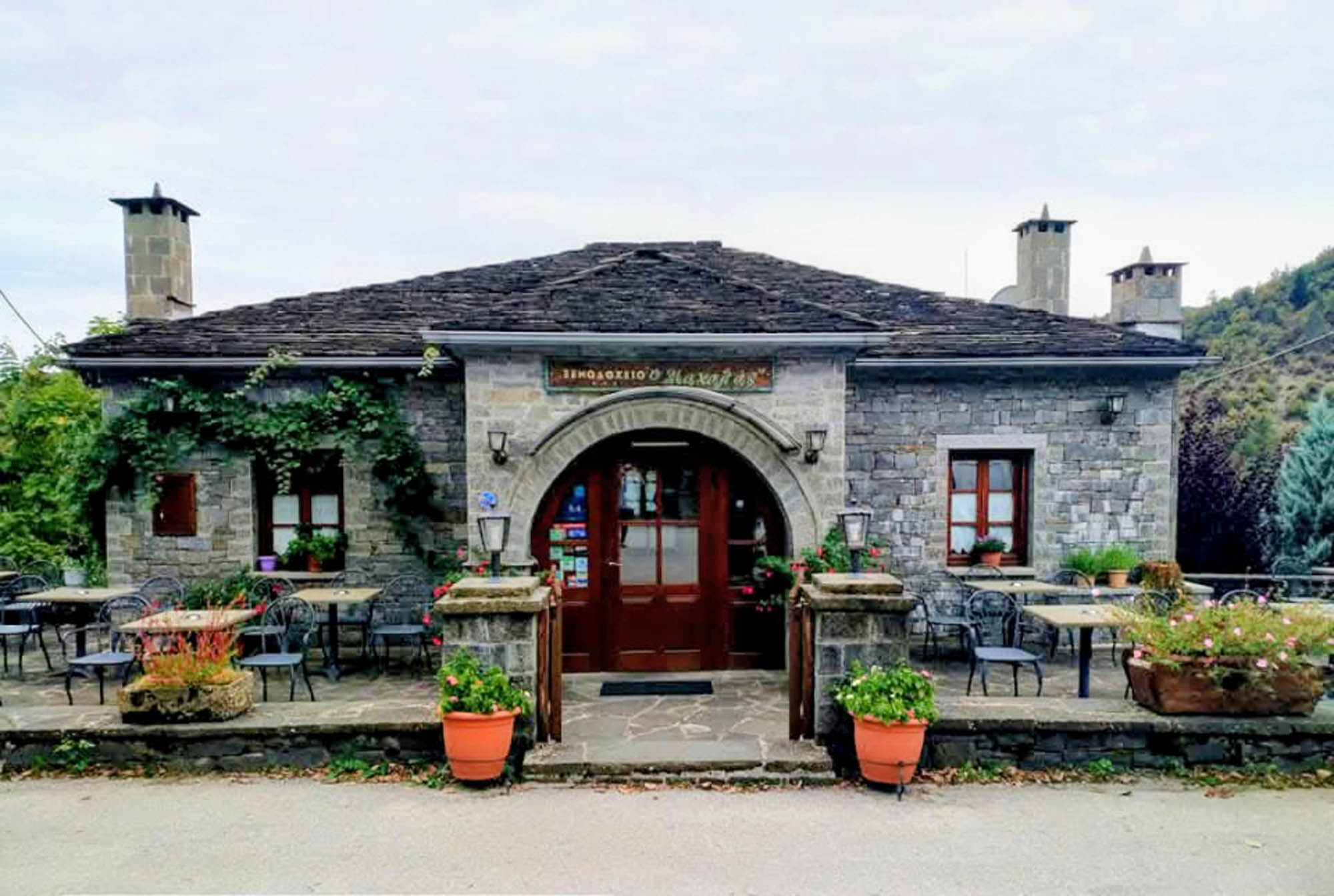 epir, kamienne domy w górach